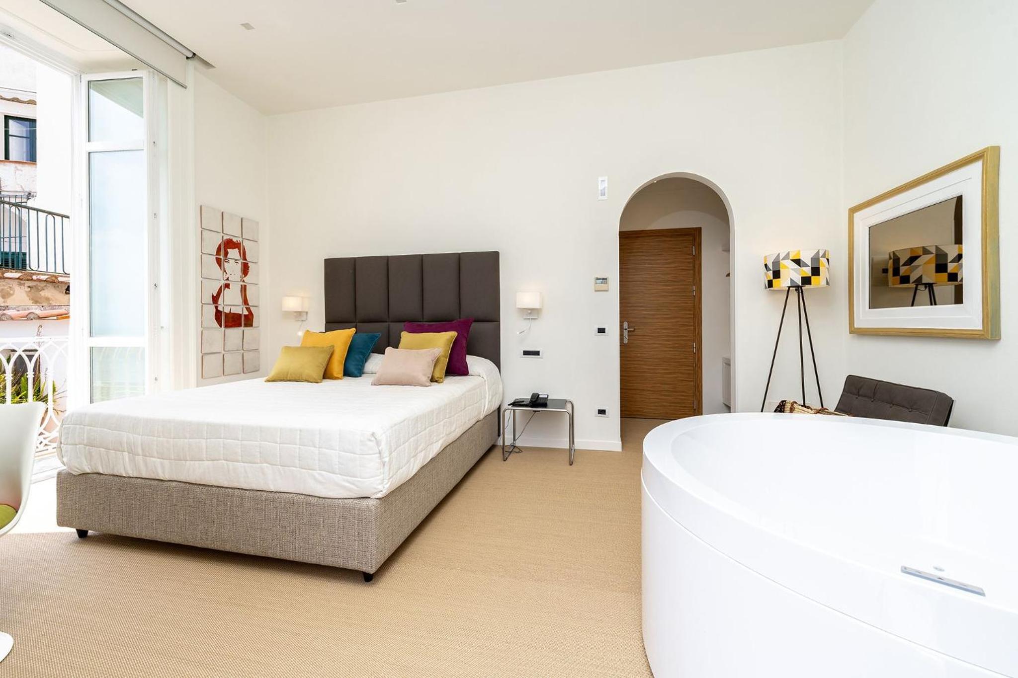 Superior Double Room with Sea View and Spa Bath - Photo 8