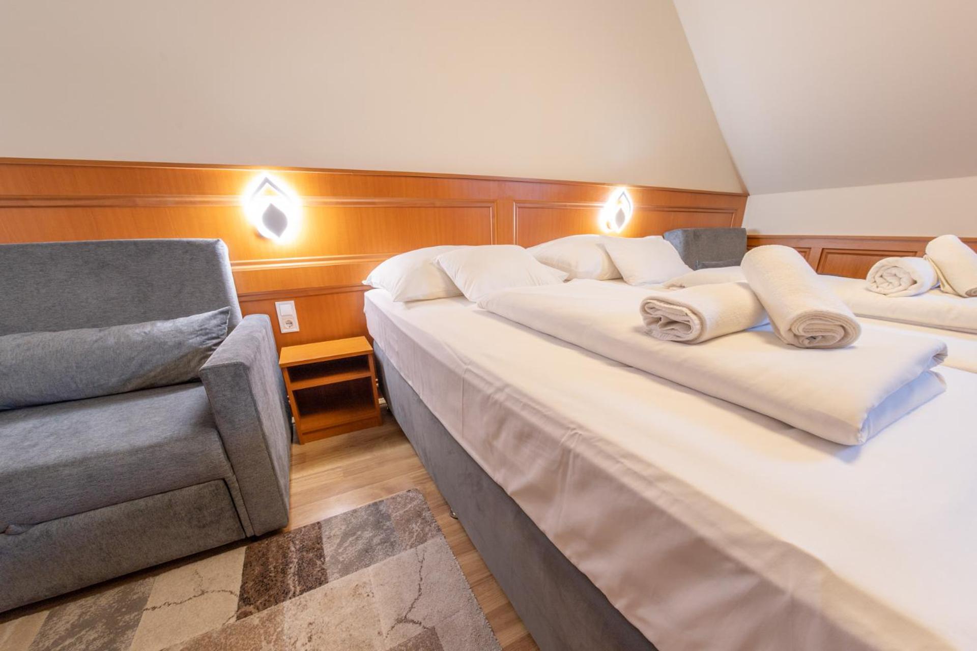 Quadruple Room - Photo 5