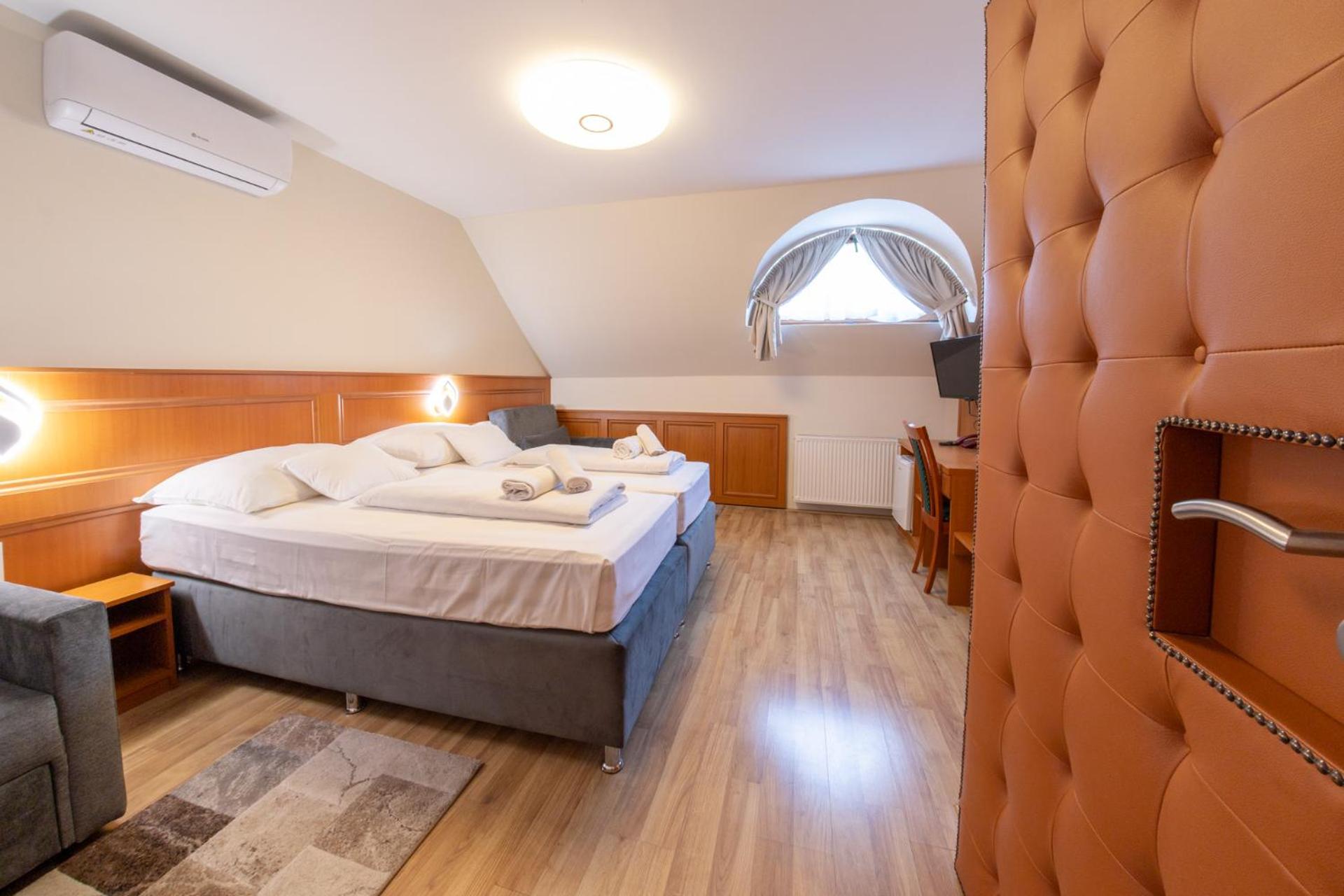 Quadruple Room - Photo 16