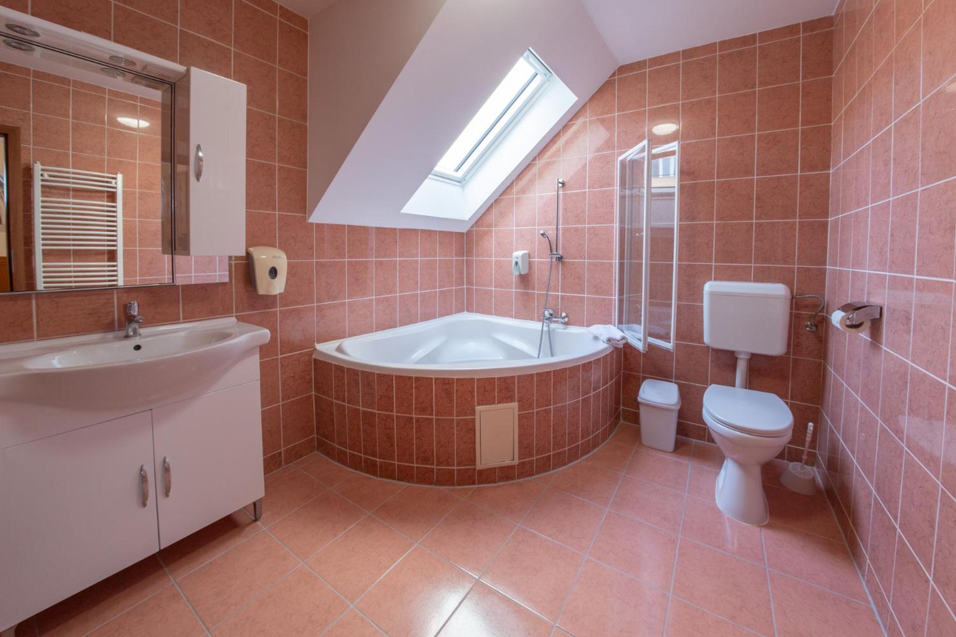 Quadruple Room - Photo 6