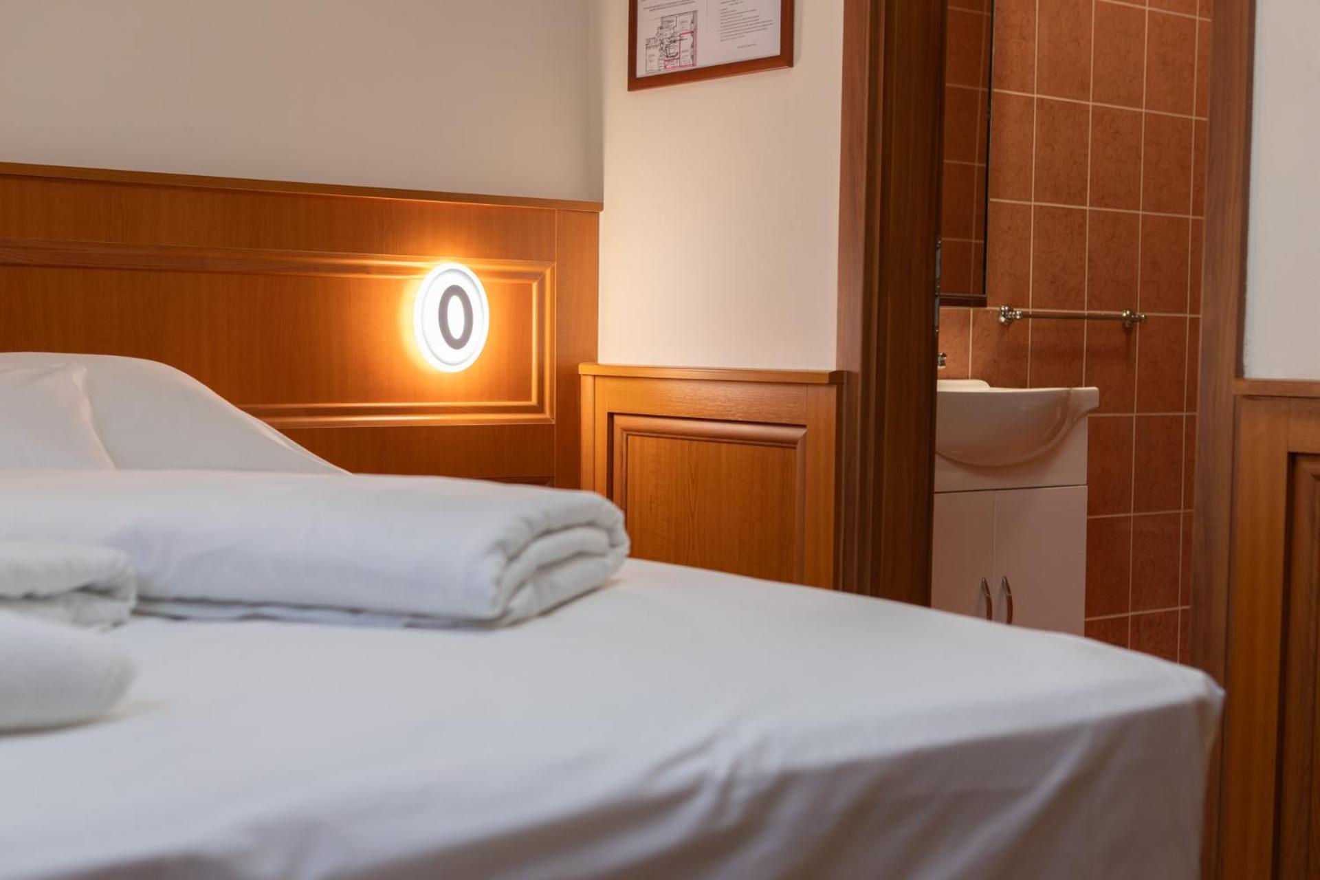 Double or Twin Room - Photo 12