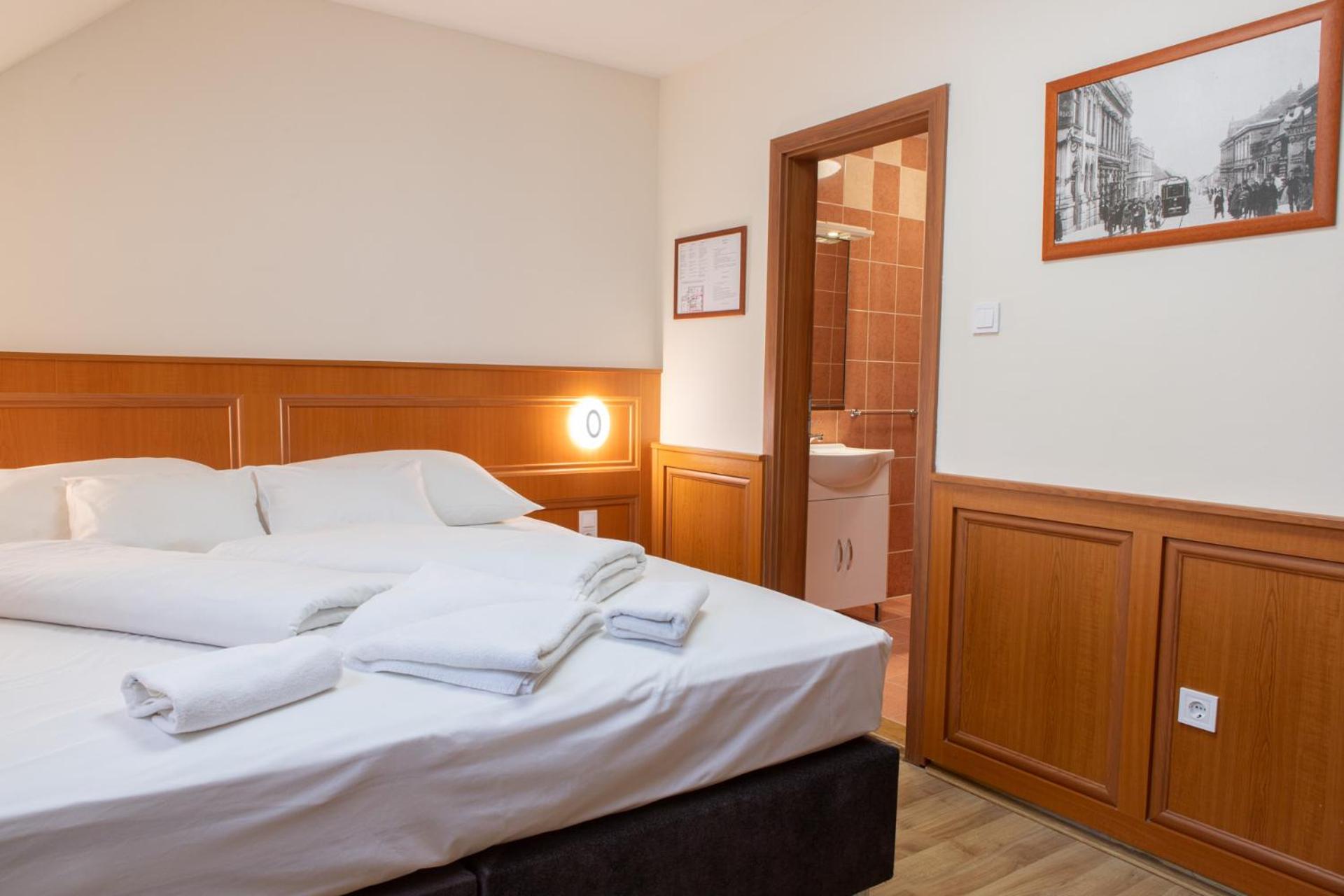 Double or Twin Room - Photo 10