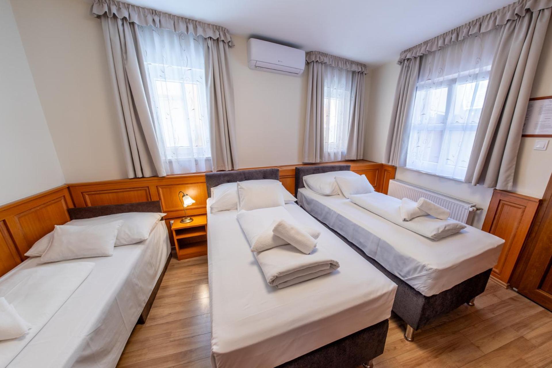 Double or Twin Room - Photo 7