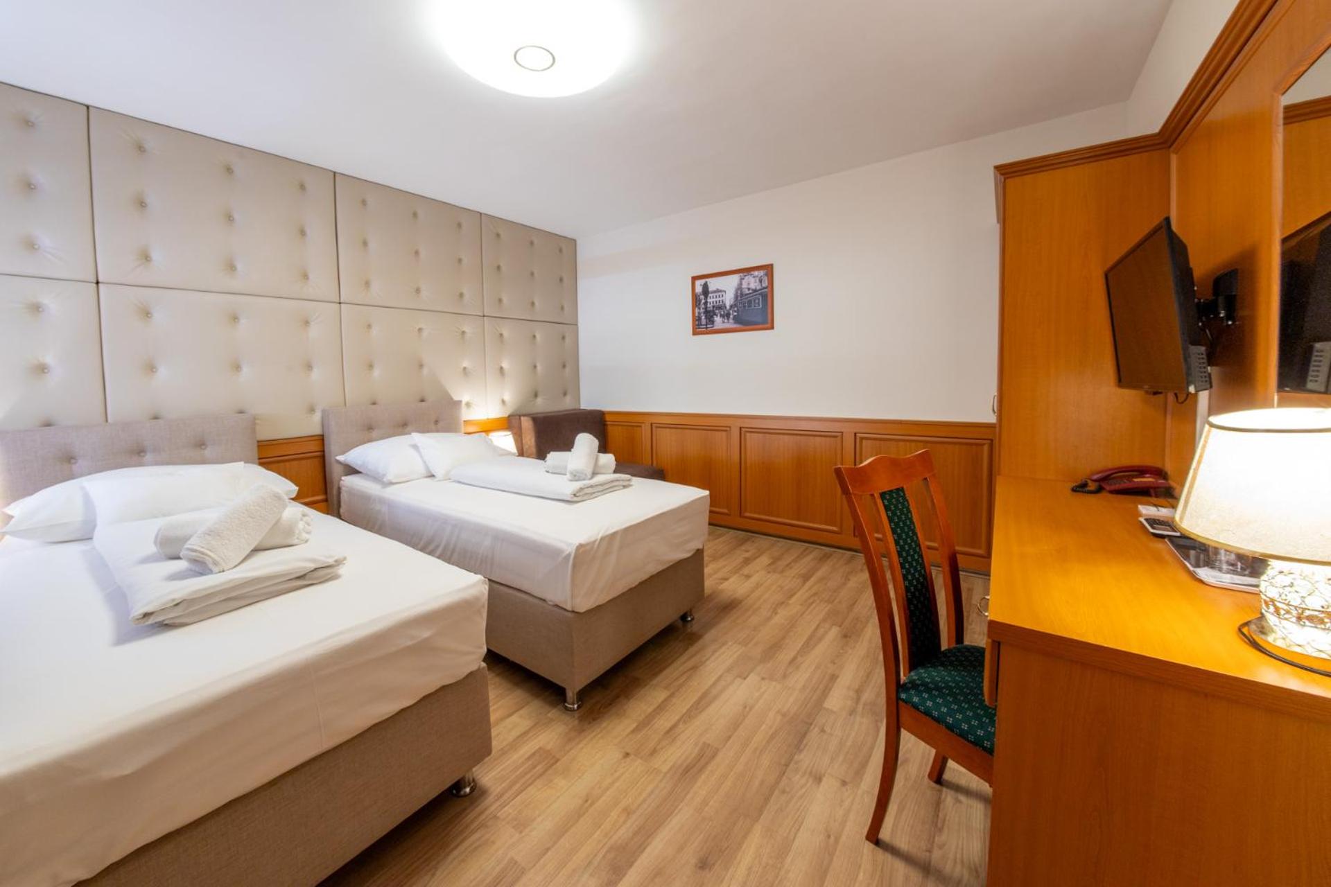 Double or Twin Room - Photo 17