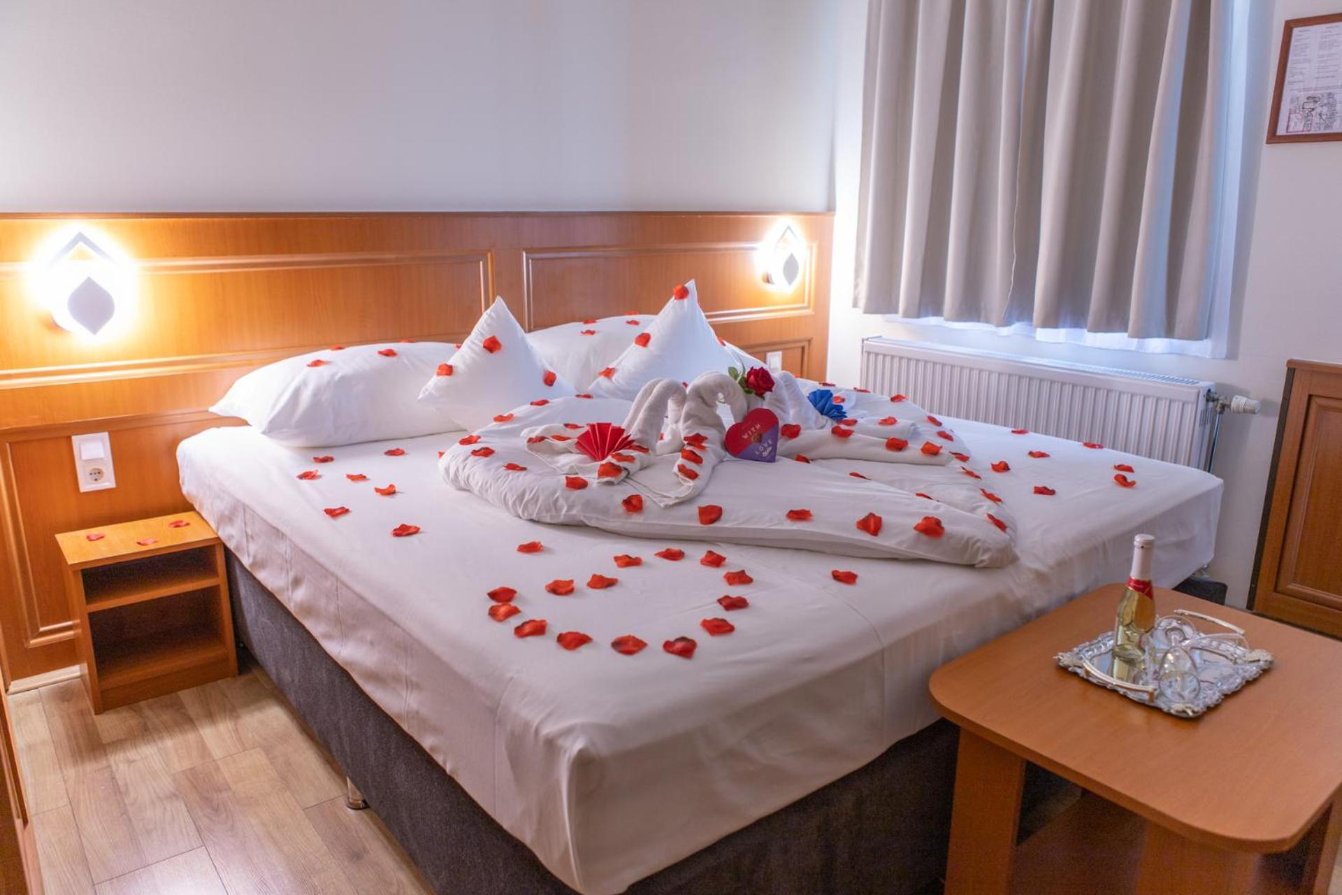 Double or Twin Room - Photo 18