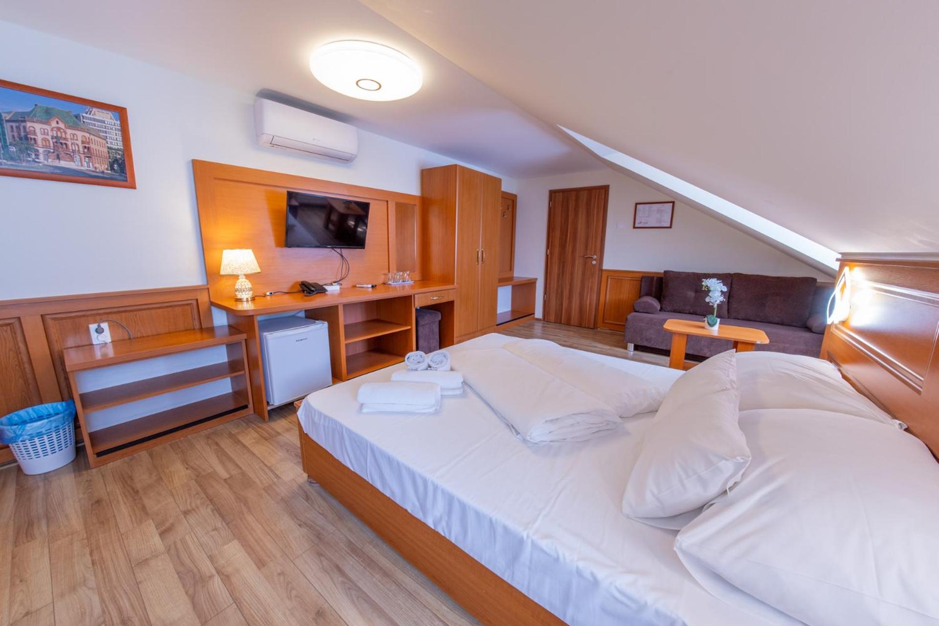 Quadruple Room - Photo 13