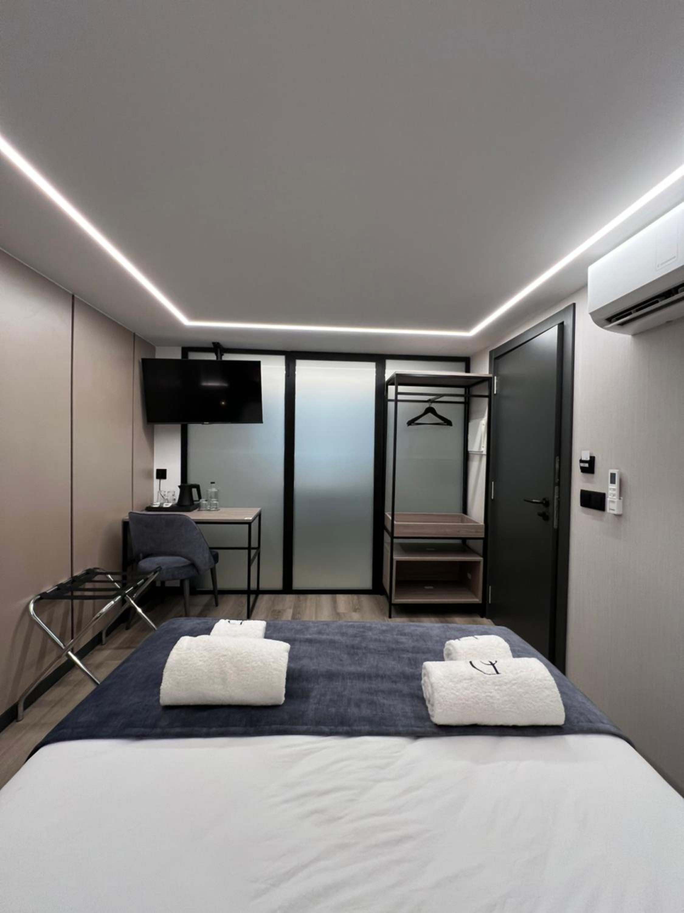 Budget Double Room photo 2