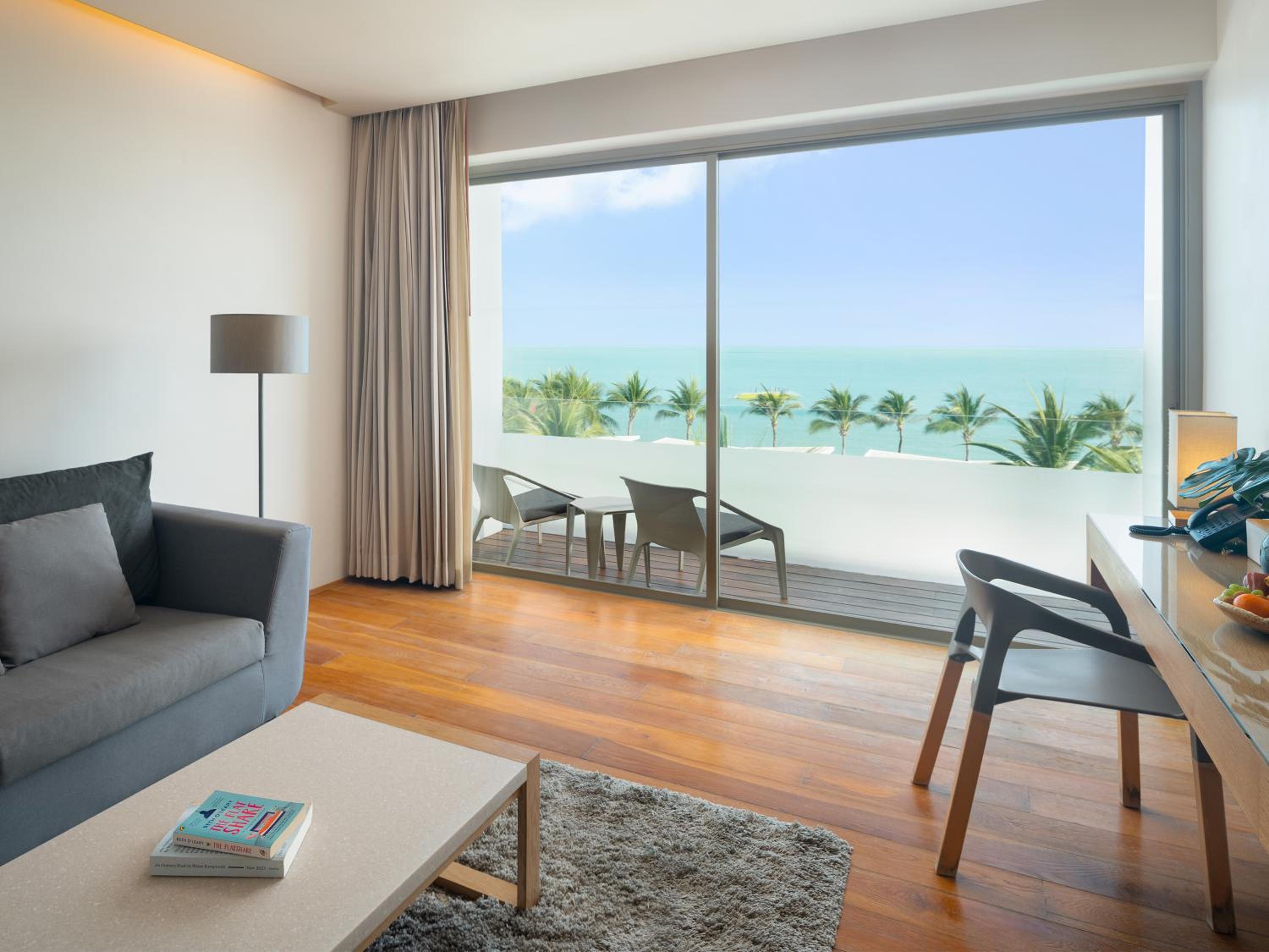 Deluxe Suite with Sea View photo 3