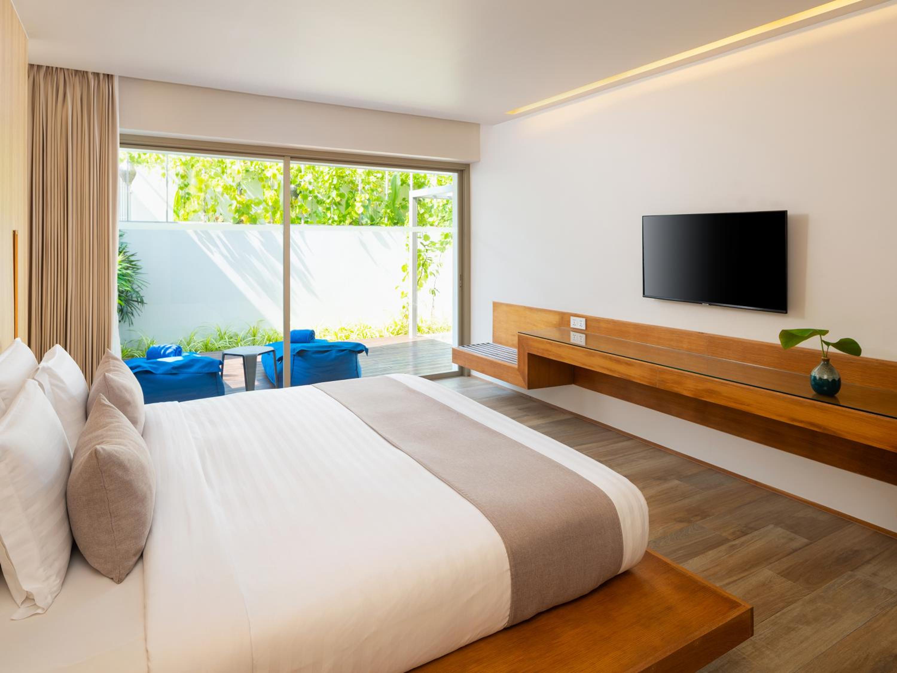 Deluxe Spa Pool Suite