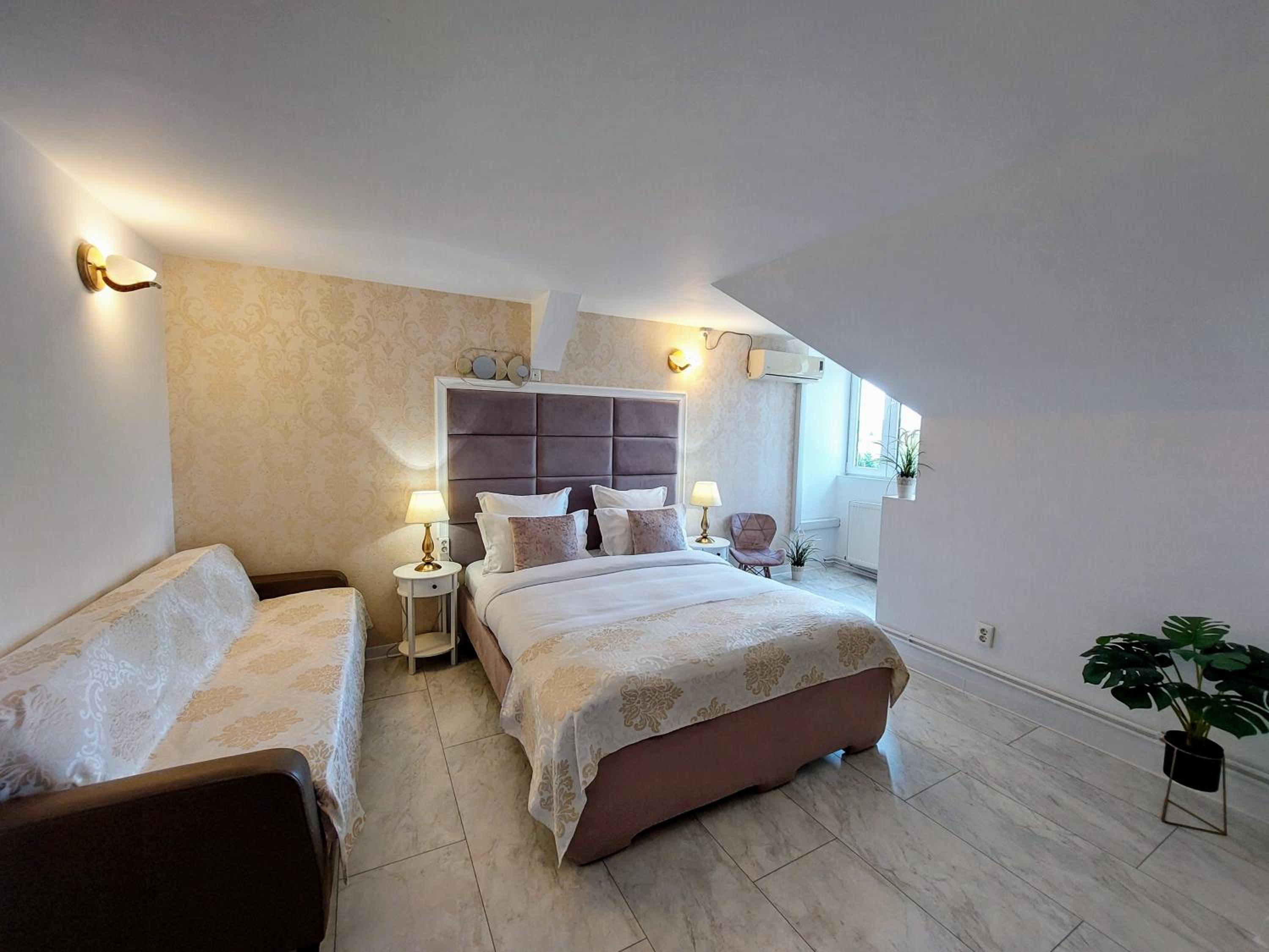 Comfort Triple Room with Shower - Photo 3