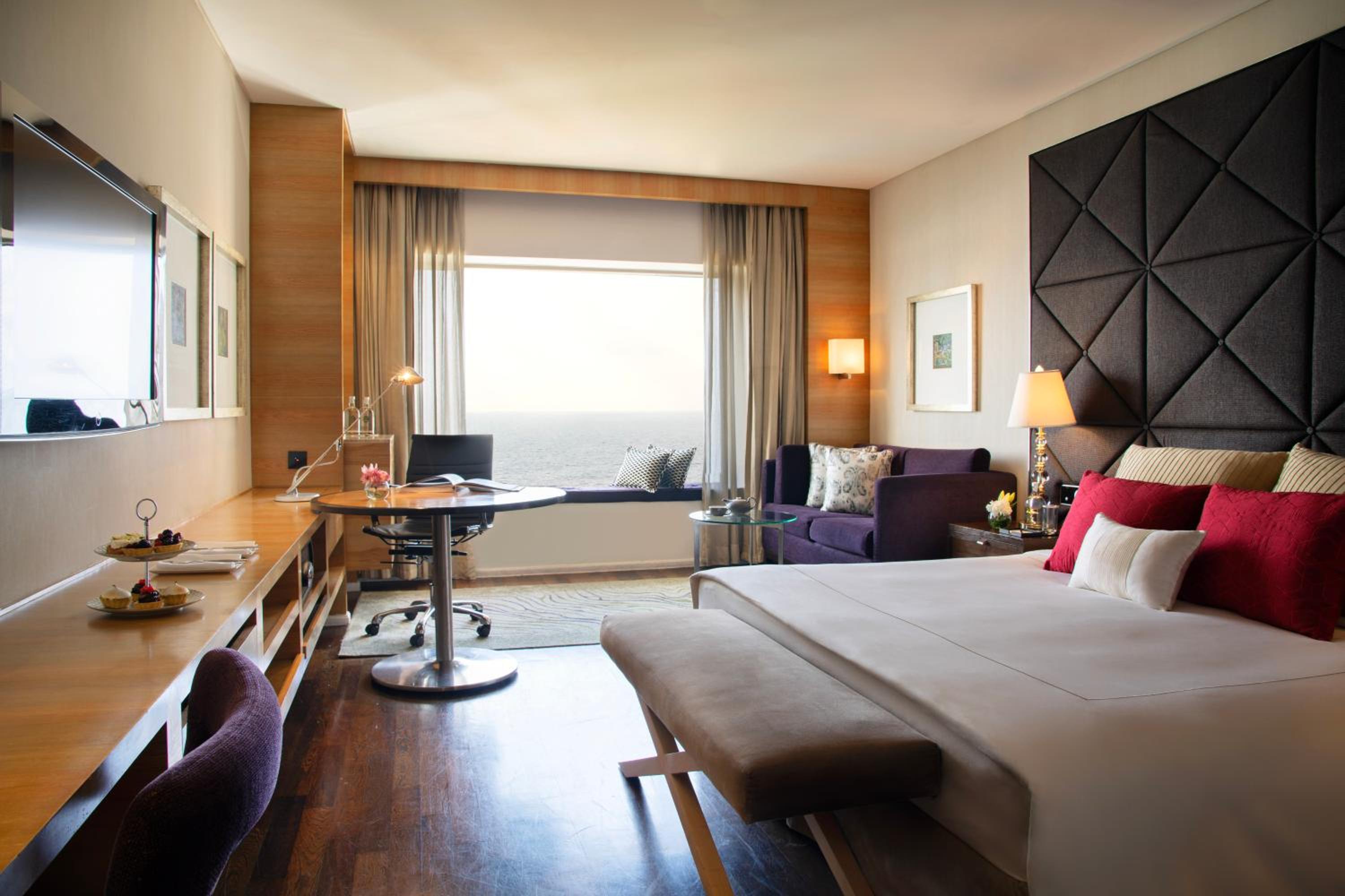 Taj Club Room Sea View King Bed - High tea, evening cocktails, butler service, Complimentary 1 way airport transfer