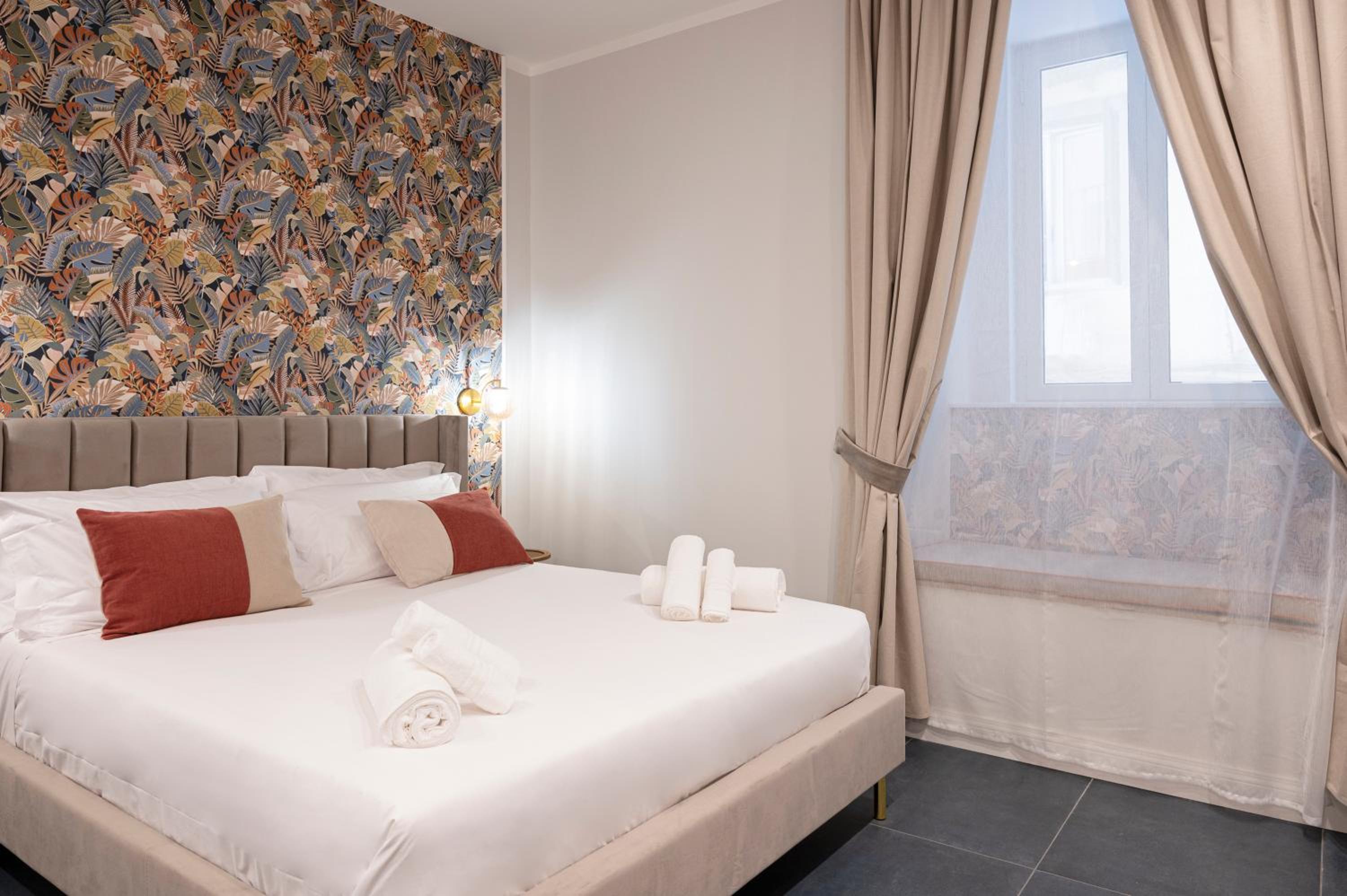 Deluxe Room (2 Adults + 1 Child)