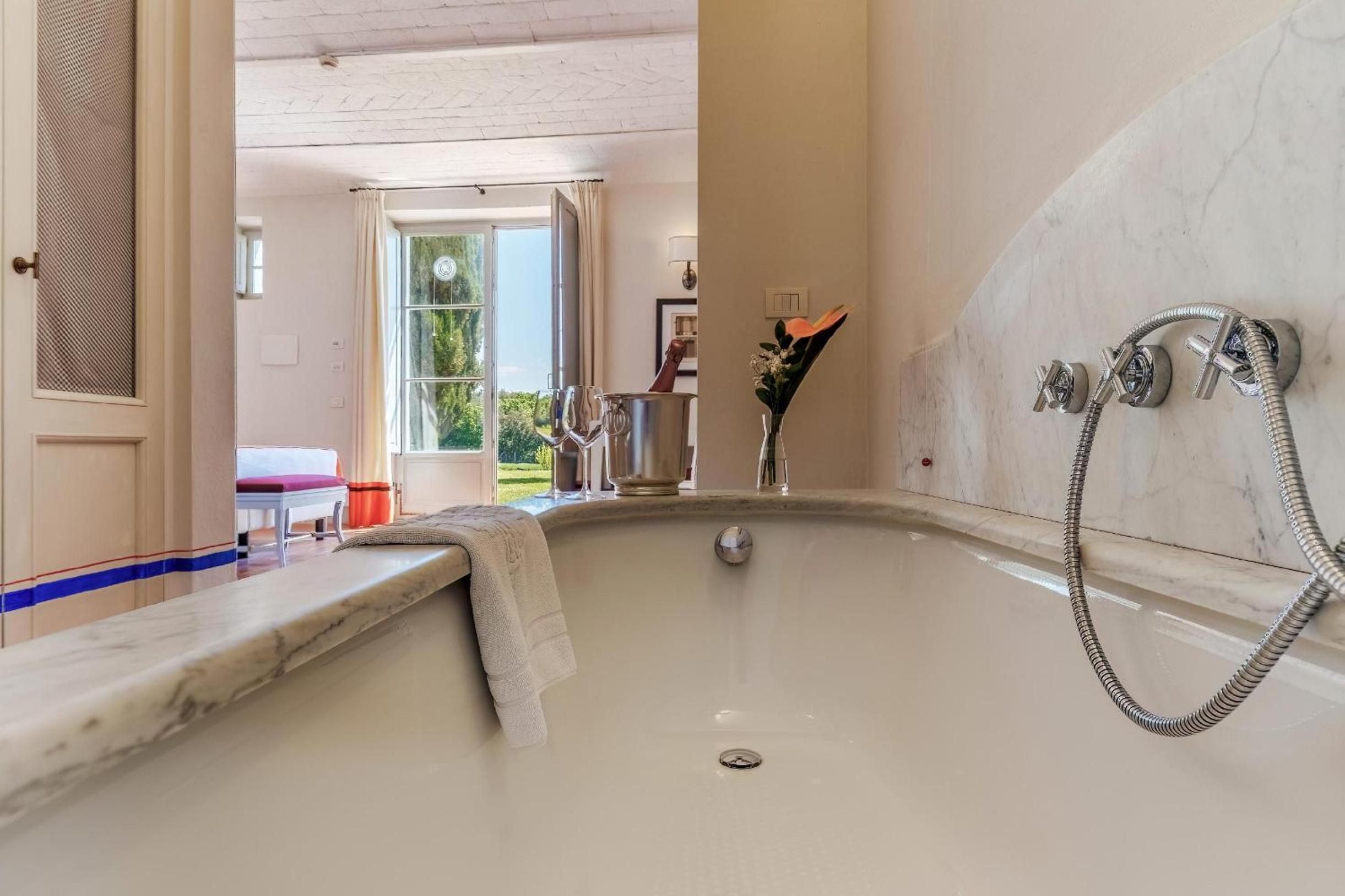 Deluxe Double or Twin Room - Photo 4