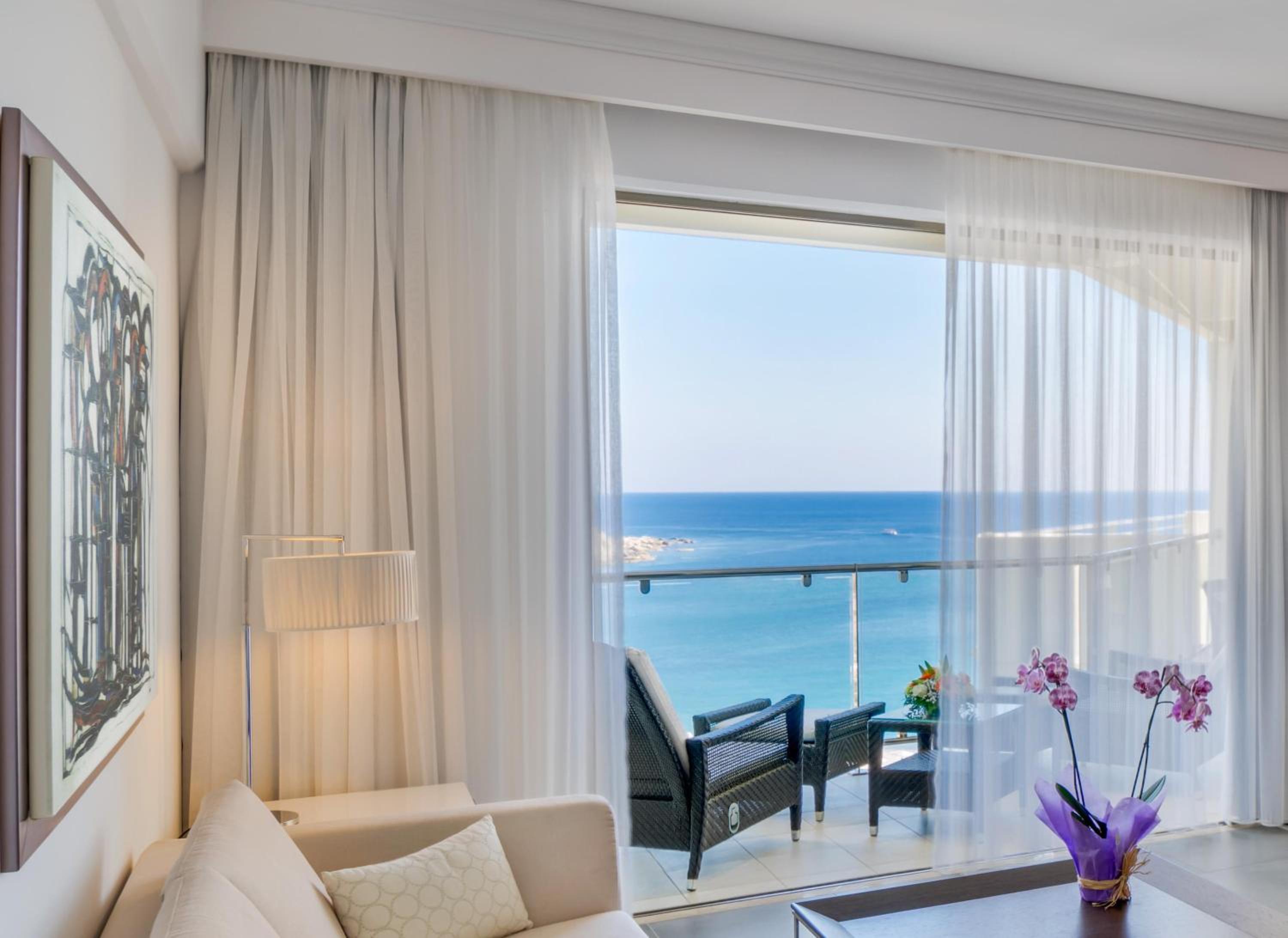 Elite Club Suite with Sea View (2 Adults + 1 Child) - Photo 3