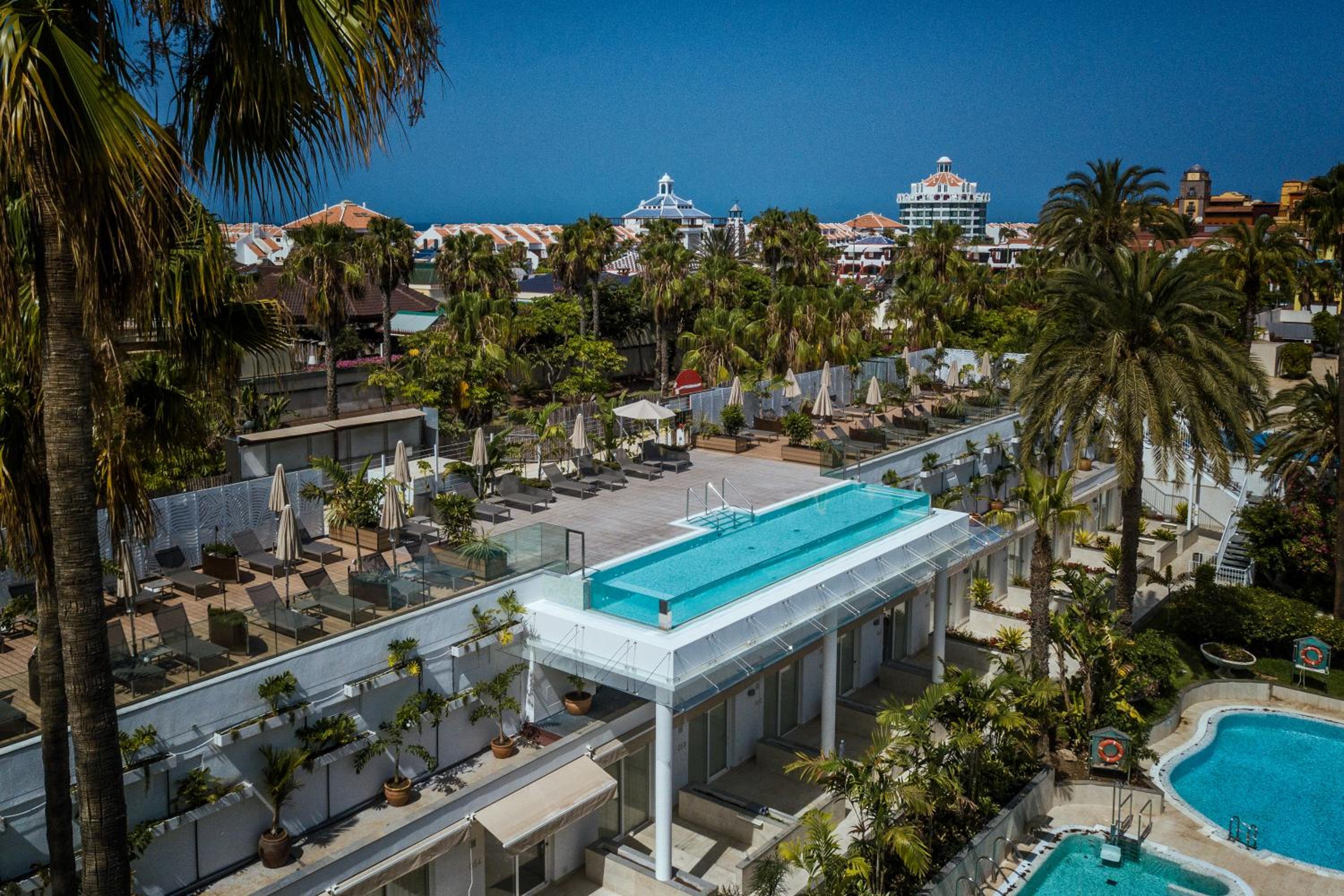 Double Room Pool View (3 Adults) thumbnail 5