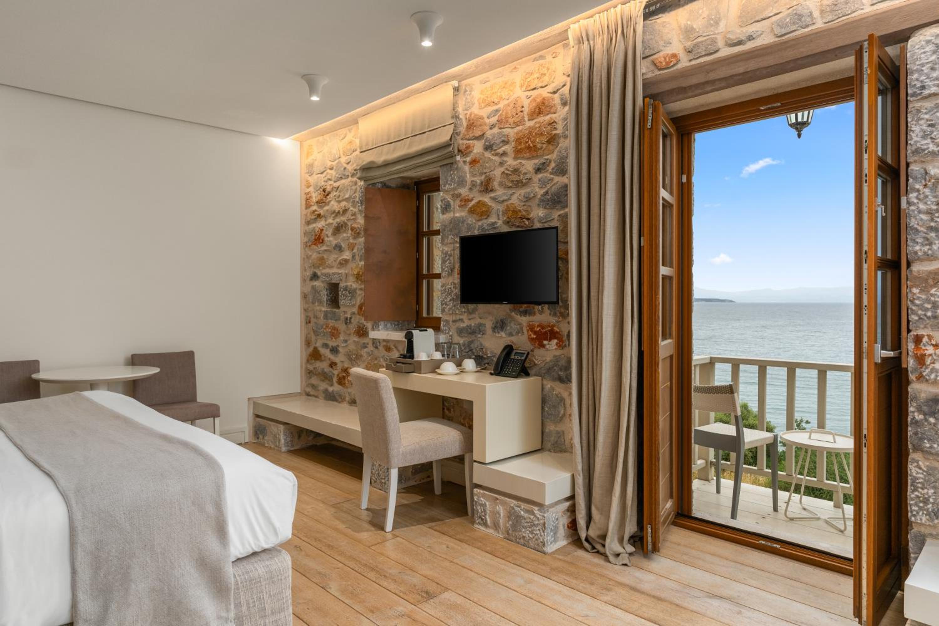 Upbeat Junior Suite Sea View - Photo 5