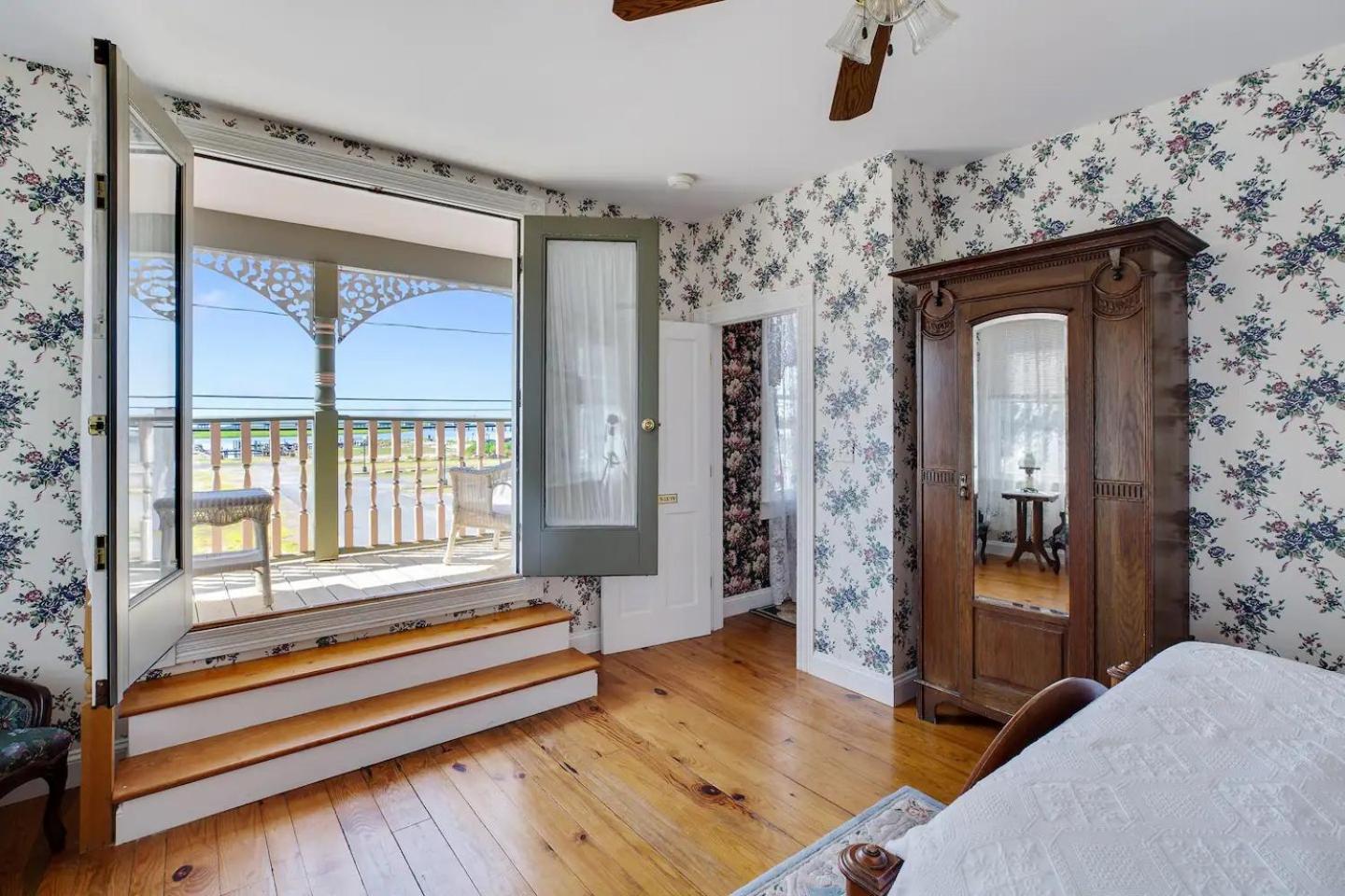Queen Room with Balcony photo 2