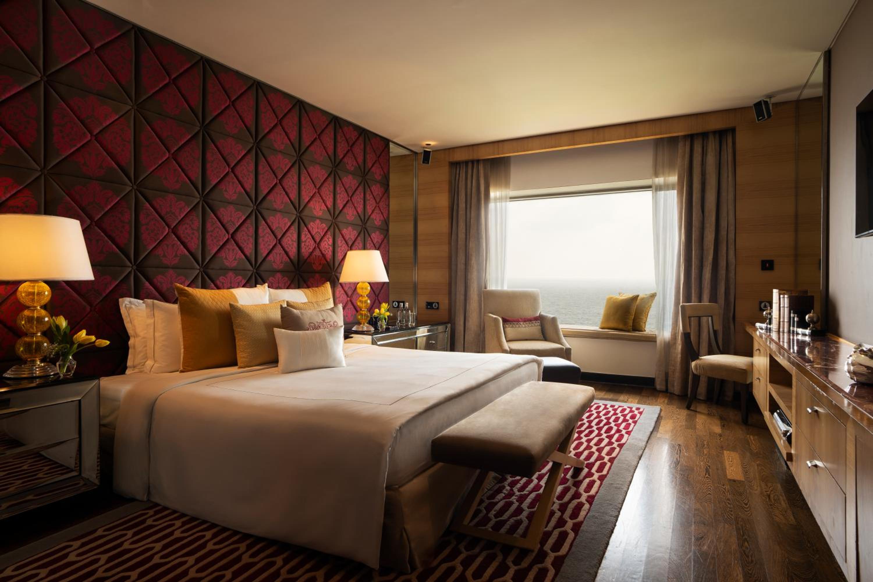 Grand Luxury Suite - High tea, evening cocktails, butler service, Complimentary 1 way airport transfer thumbnail 6