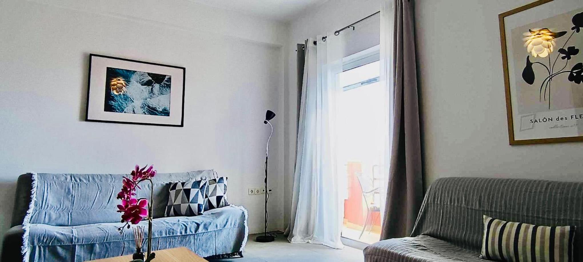 One-Bedroom Apartment photo 1