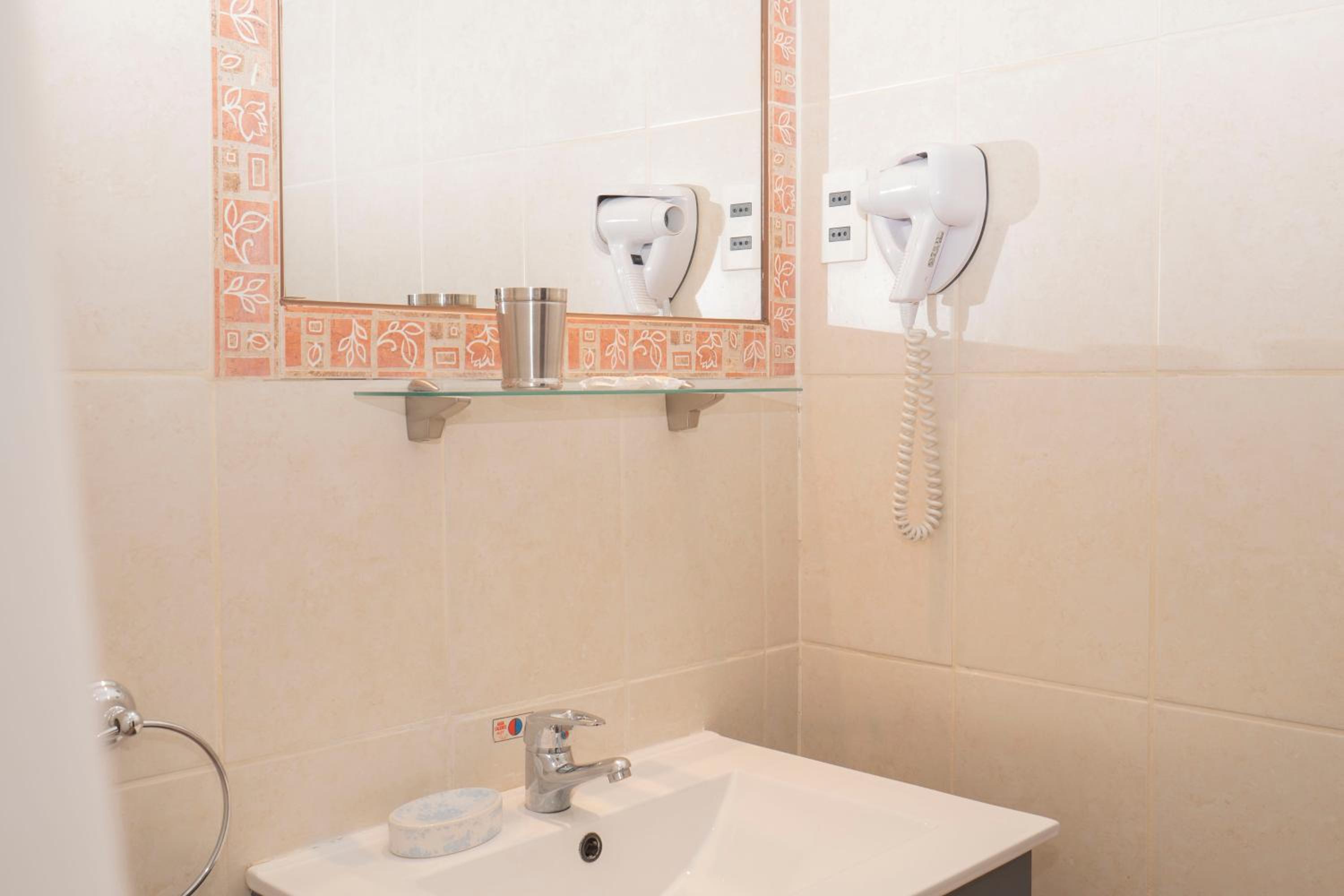 Double Room with Private Bathroom photo 3