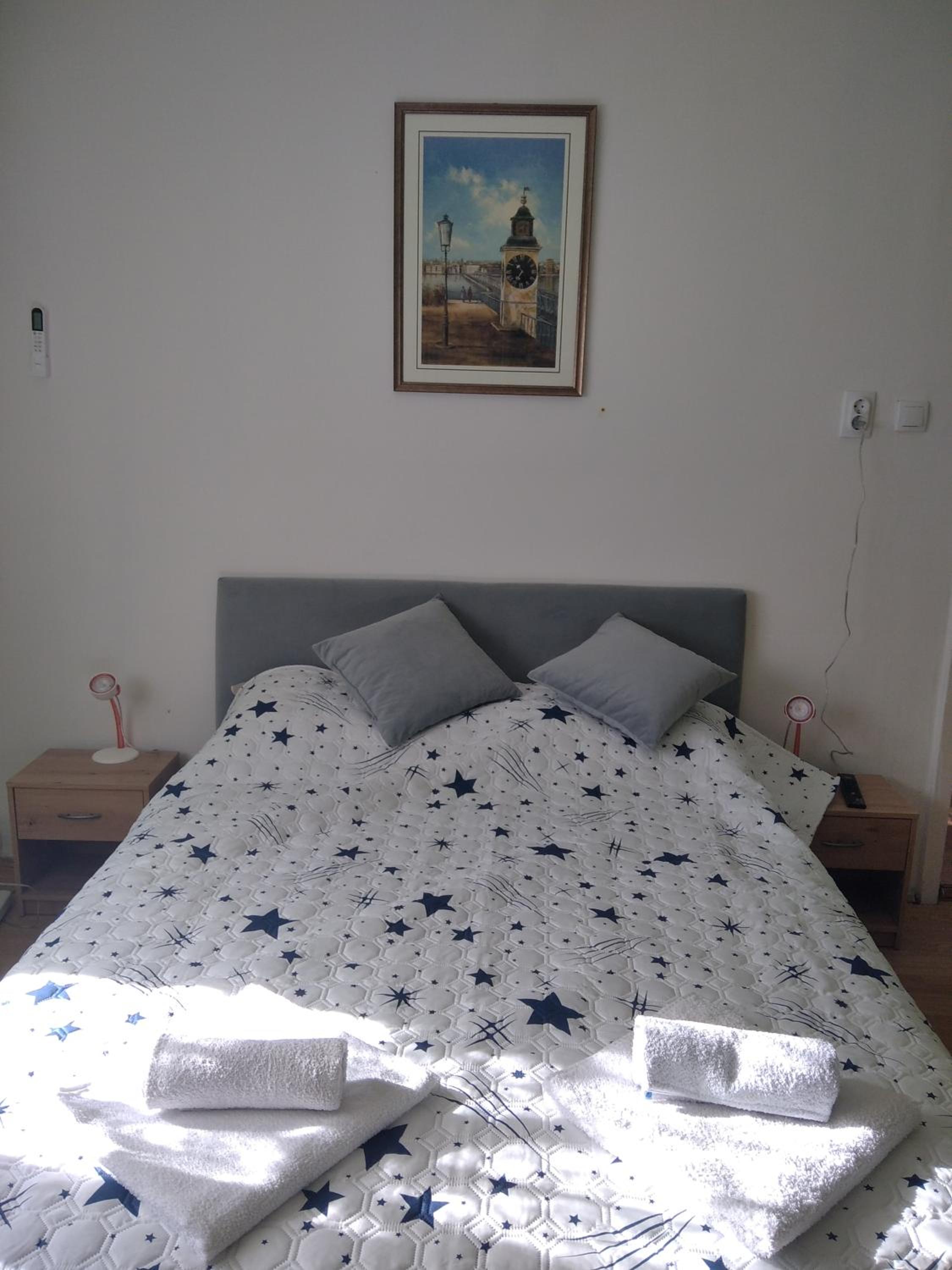 One-Bedroom Apartment photo 1