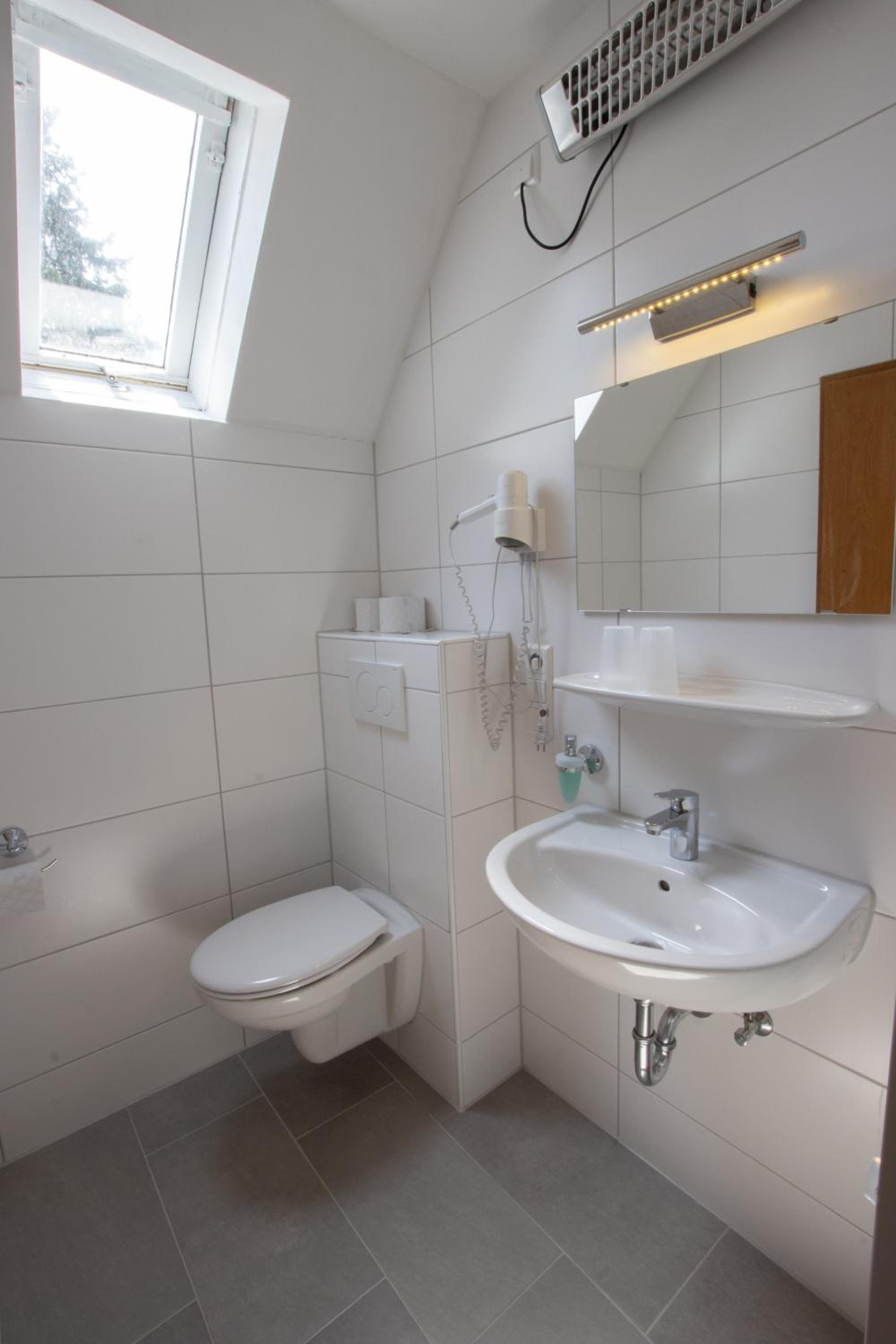 Standard Double Room - Photo 2