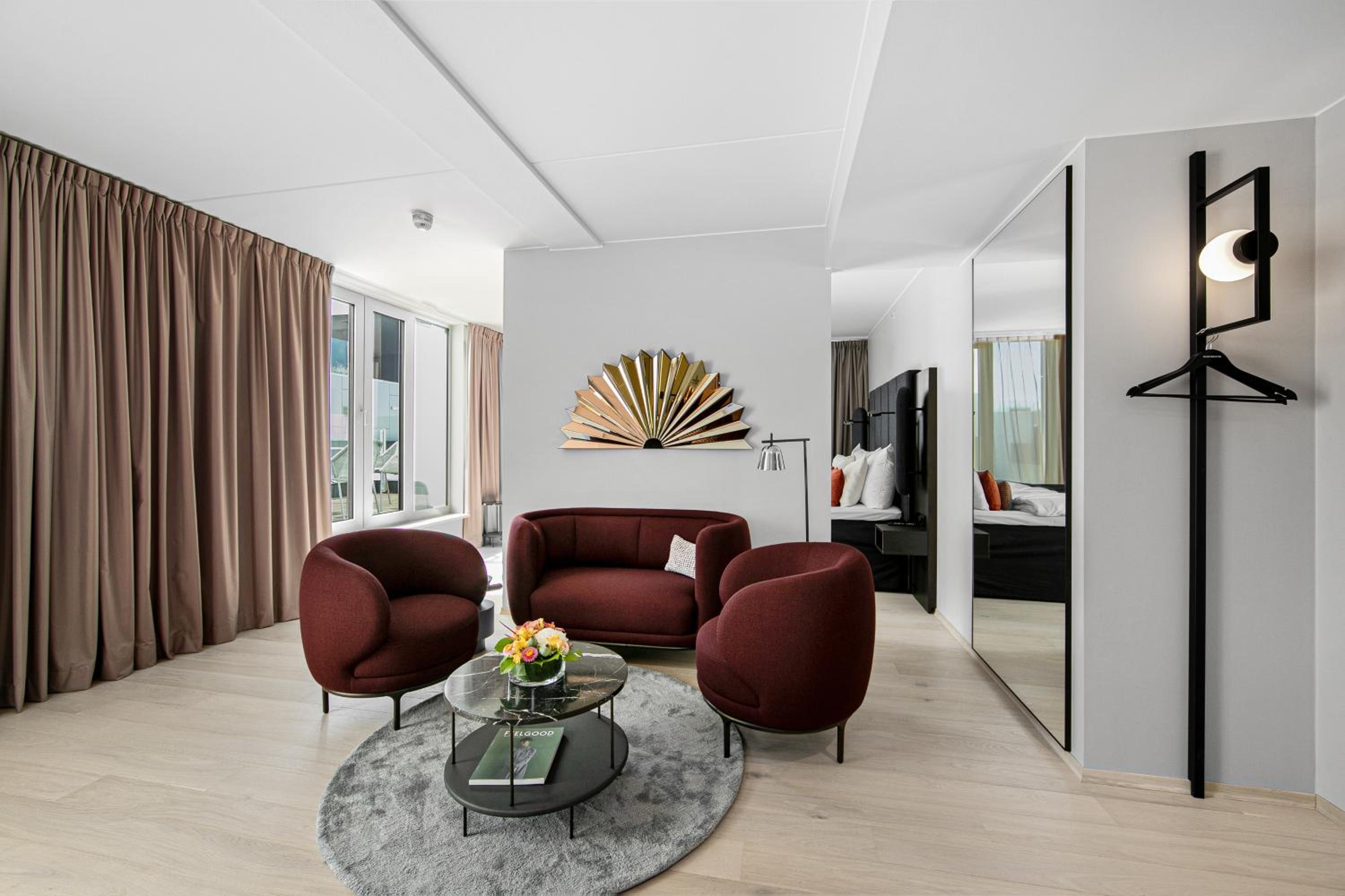 Suite - Photo 3