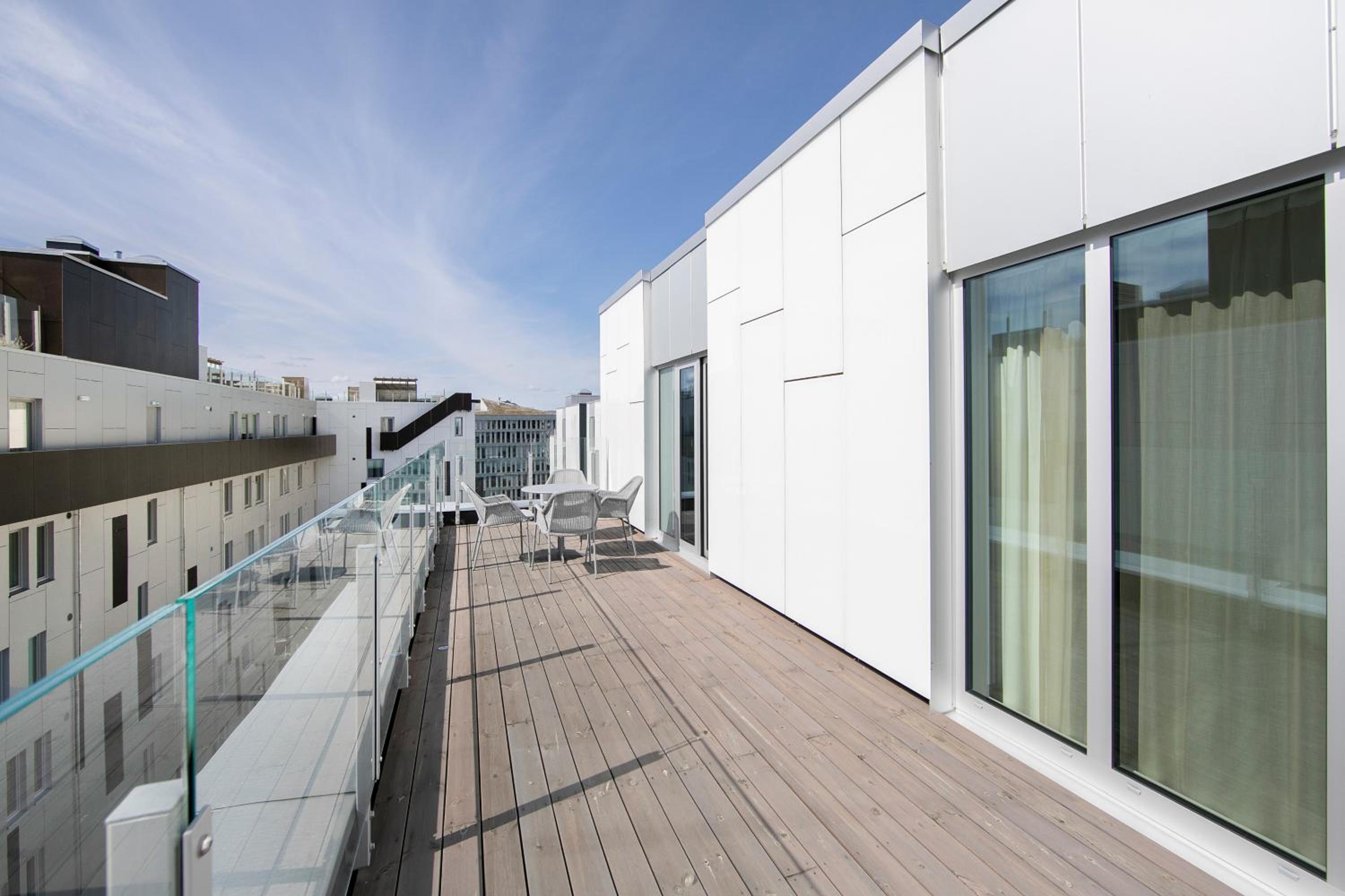 Suite - Photo 5