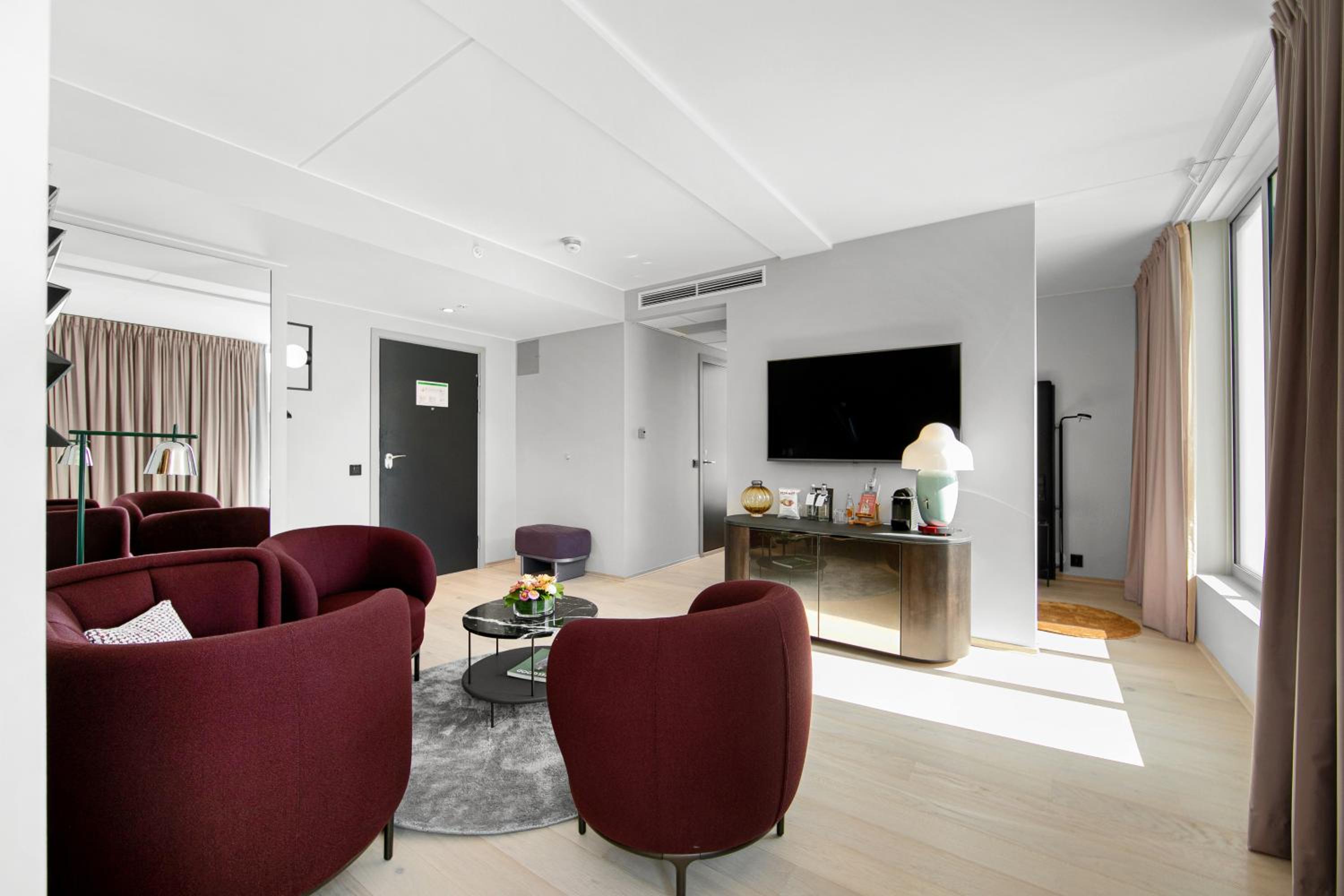 Suite - Photo 6