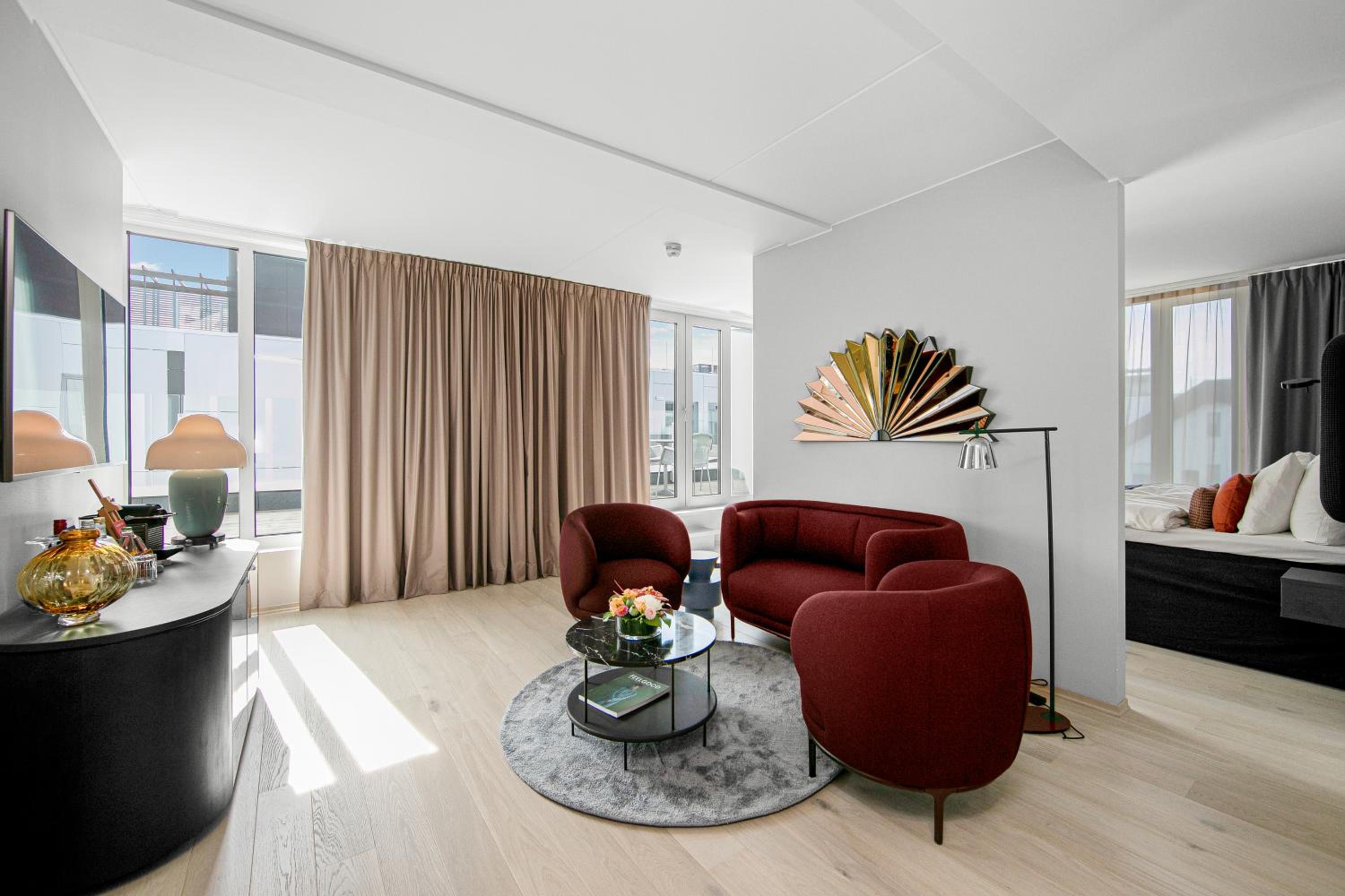 Suite - Photo 9