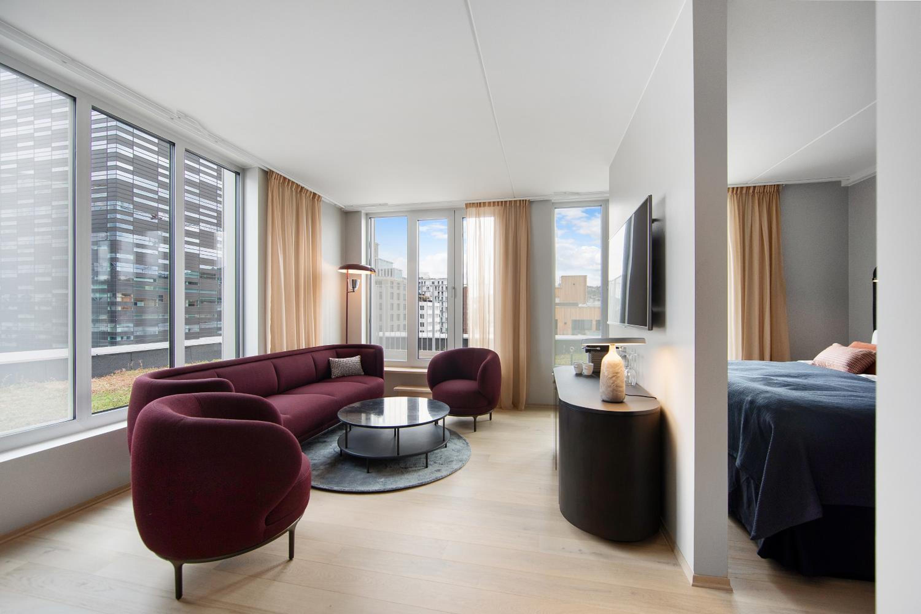 Suite - Photo 11