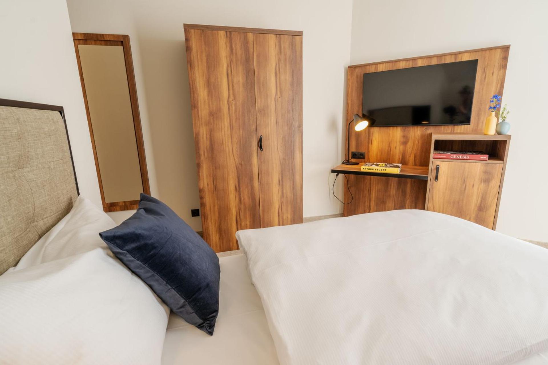 Deluxe Single Room with Sea View photo 3