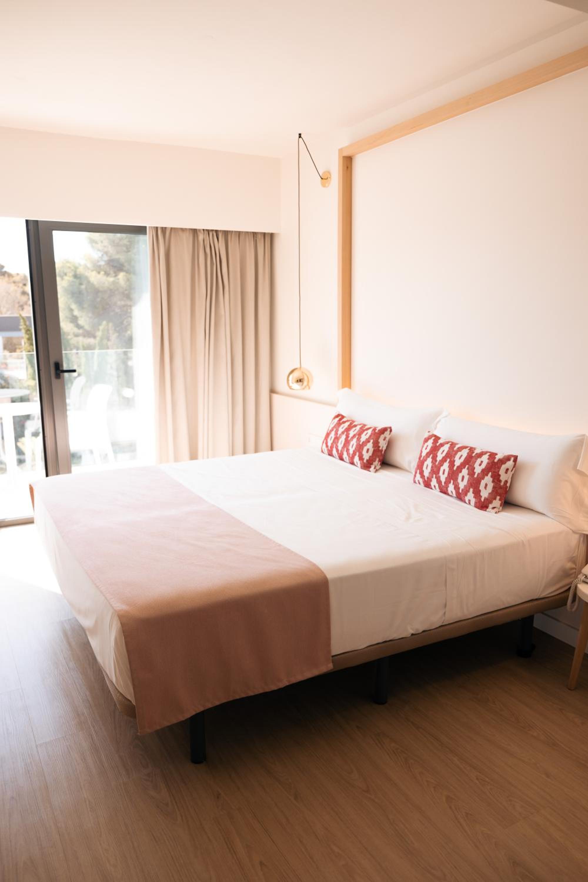 Superior Single Room thumbnail 6