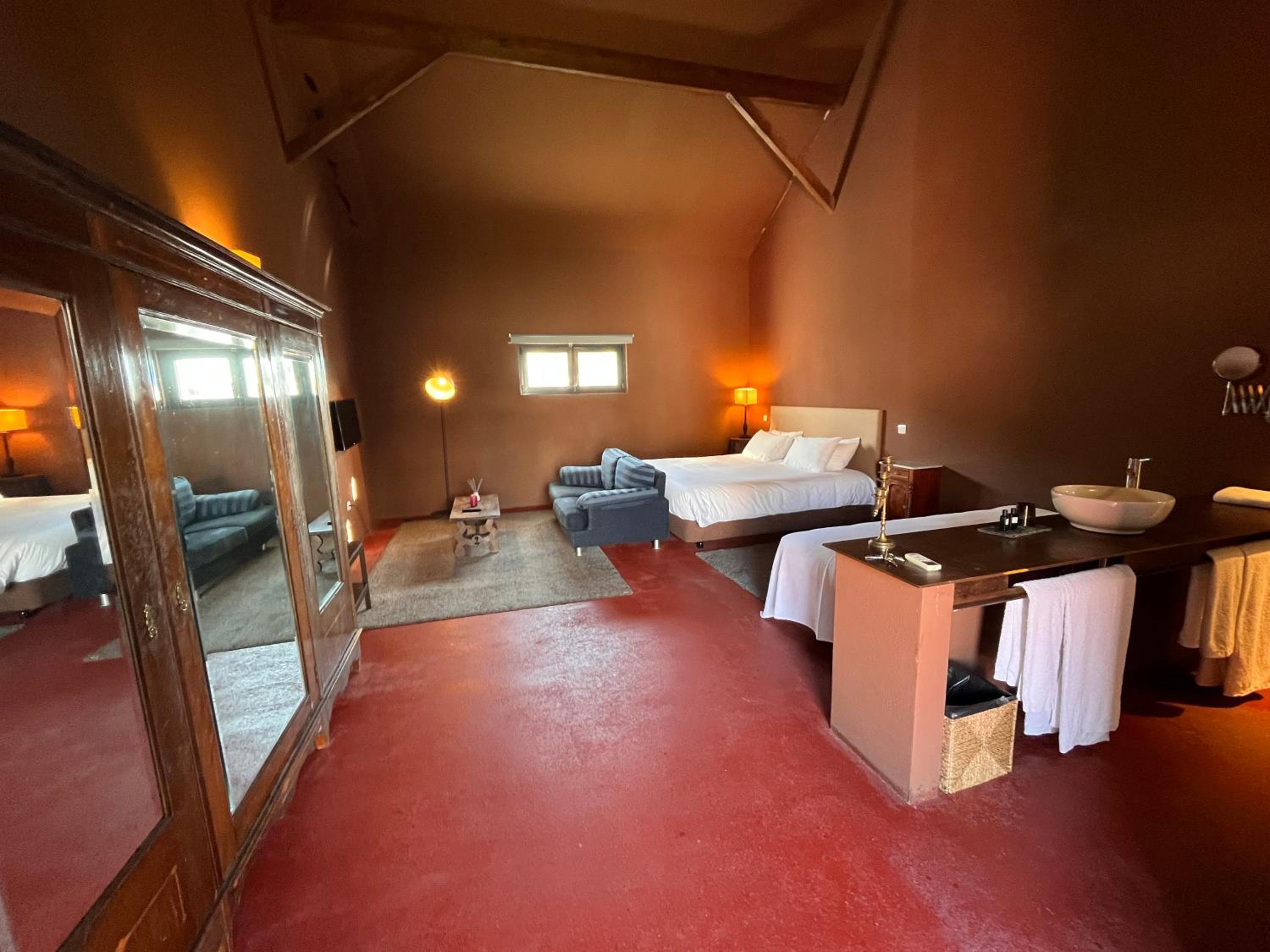 Suite Castle with Extra bed photo 3