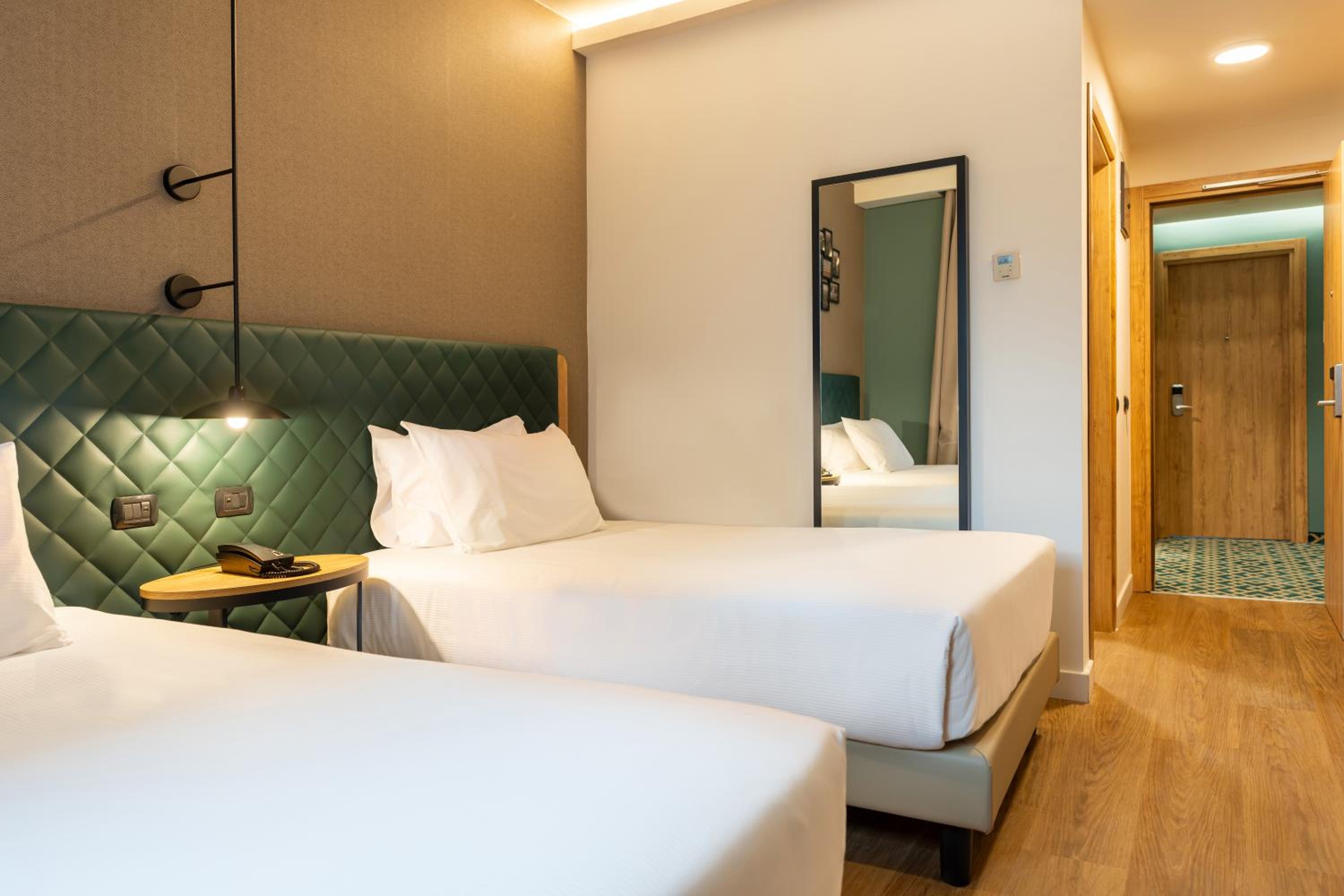 Twin Room - Photo 7
