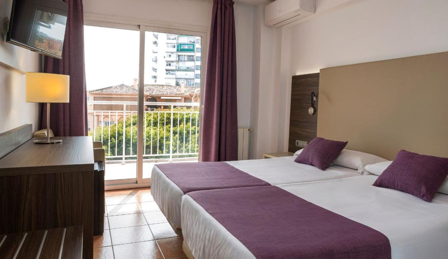 Double Room with Pool View - Photo 2