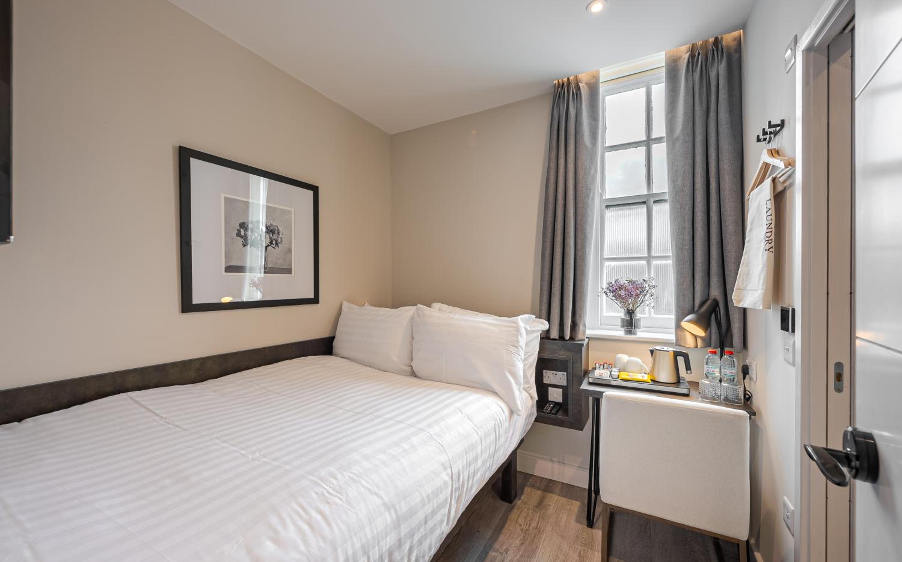 Small Double Room photo 1