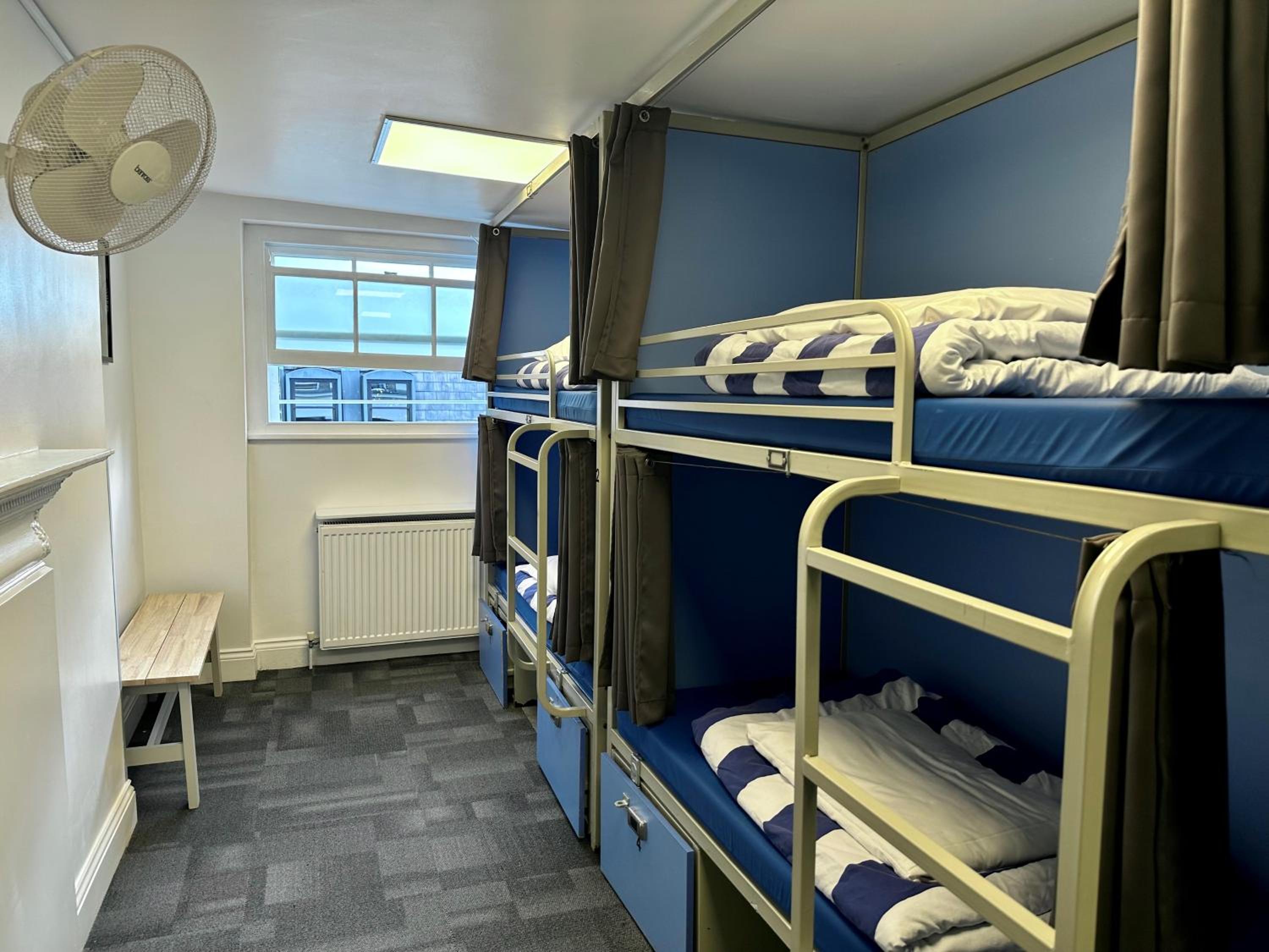 4-Bed Mixed Dormitory Room with Private Bathroom photo 3