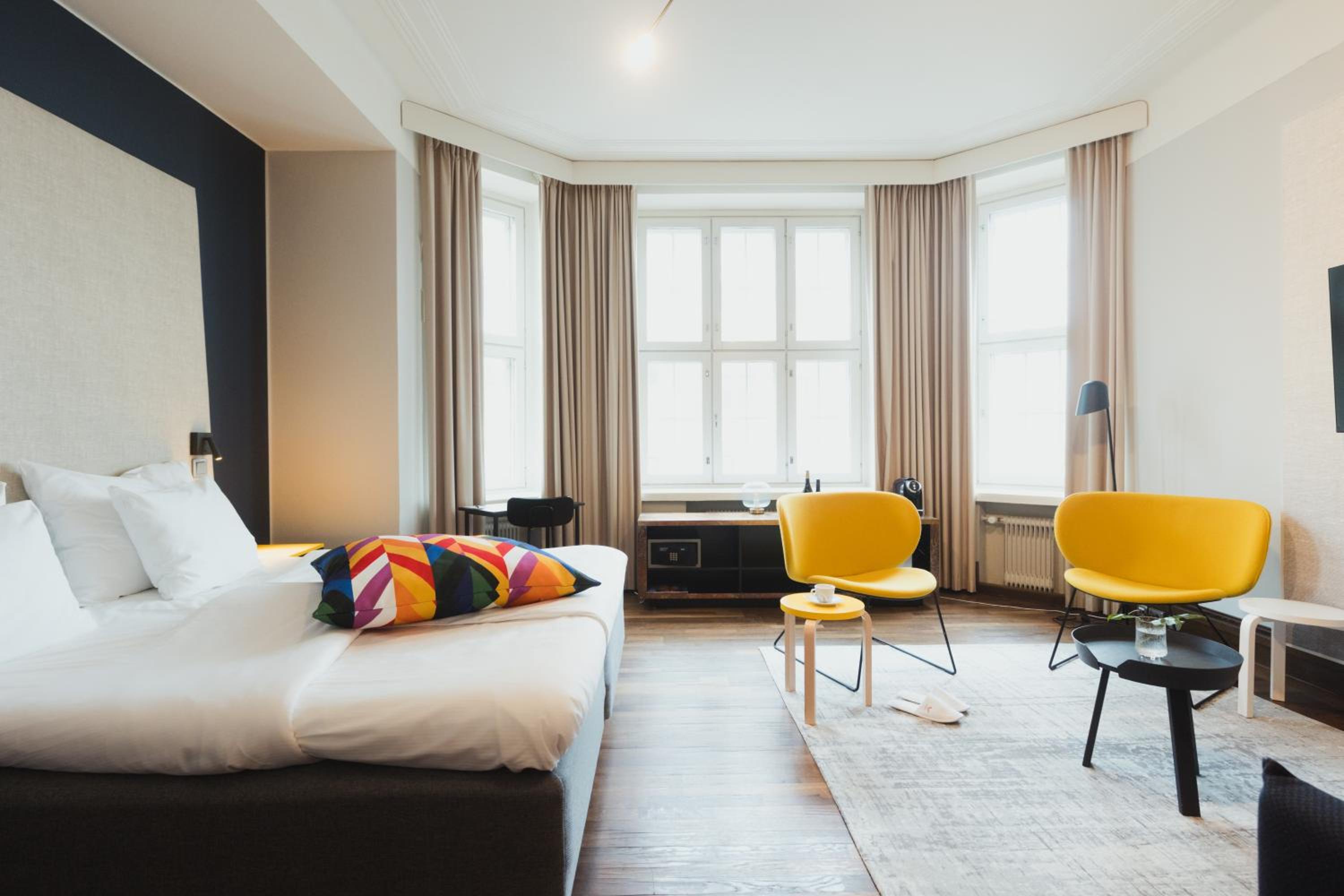 Deluxe Double or Twin Room thumbnail 6