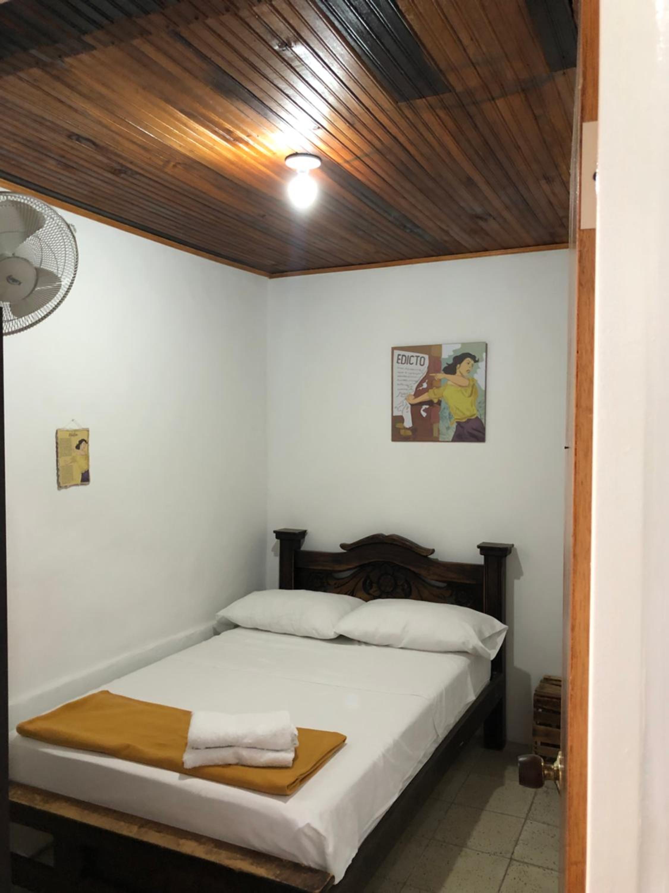 Standard Double Room with Shared Bathroom photo 3