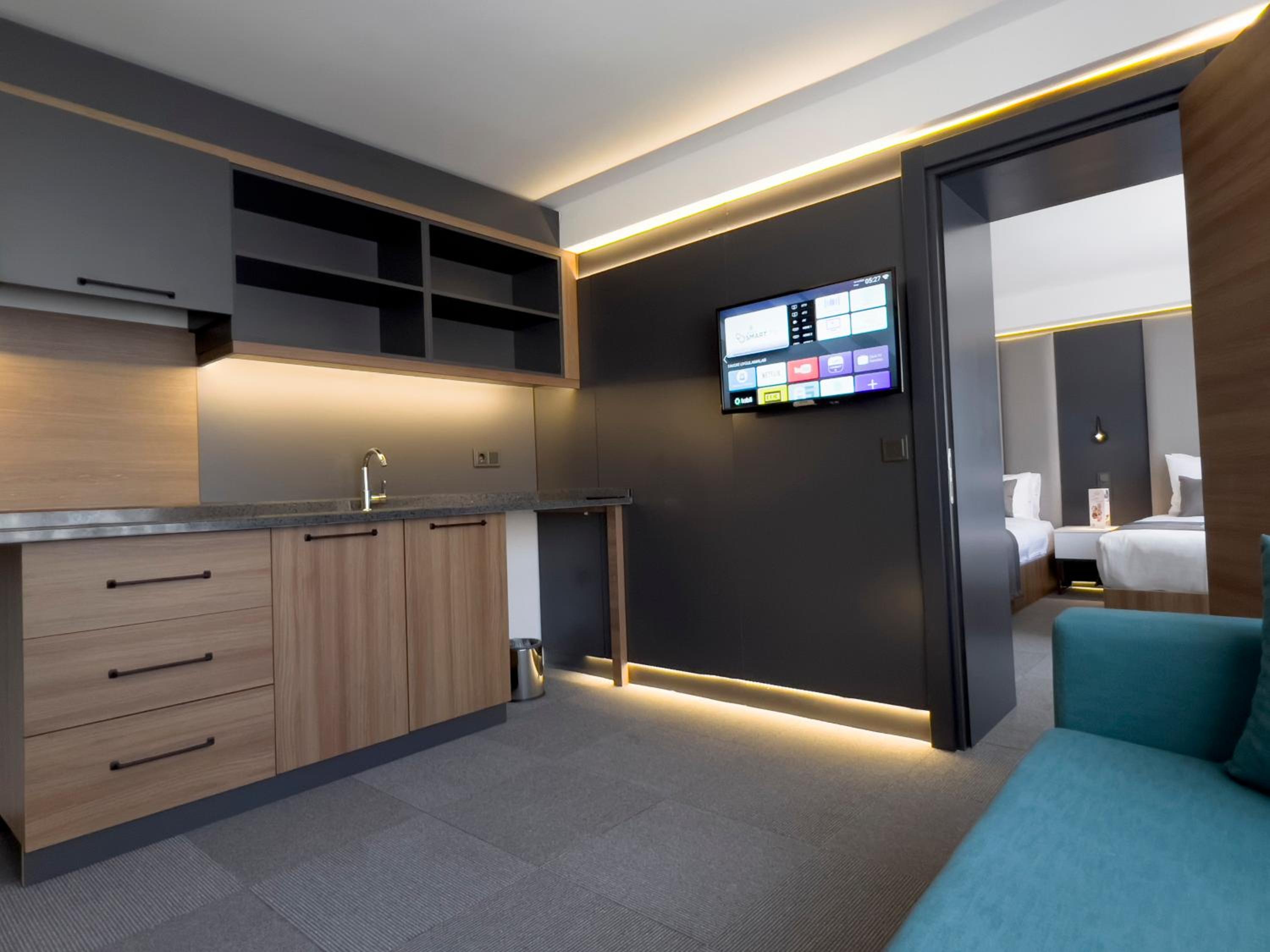 Deluxe Family Room - Photo 2