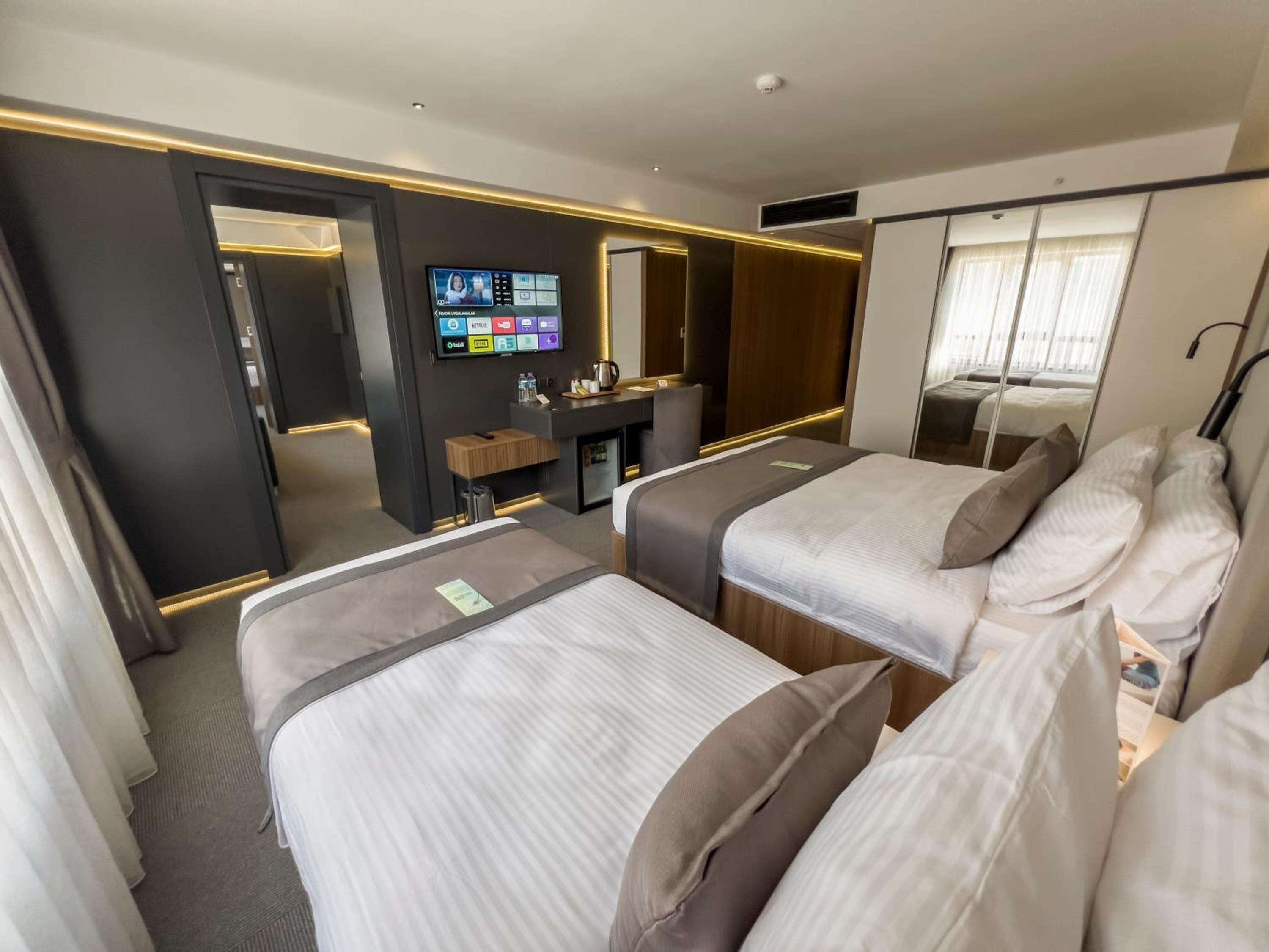 Deluxe Family Room - Photo 10