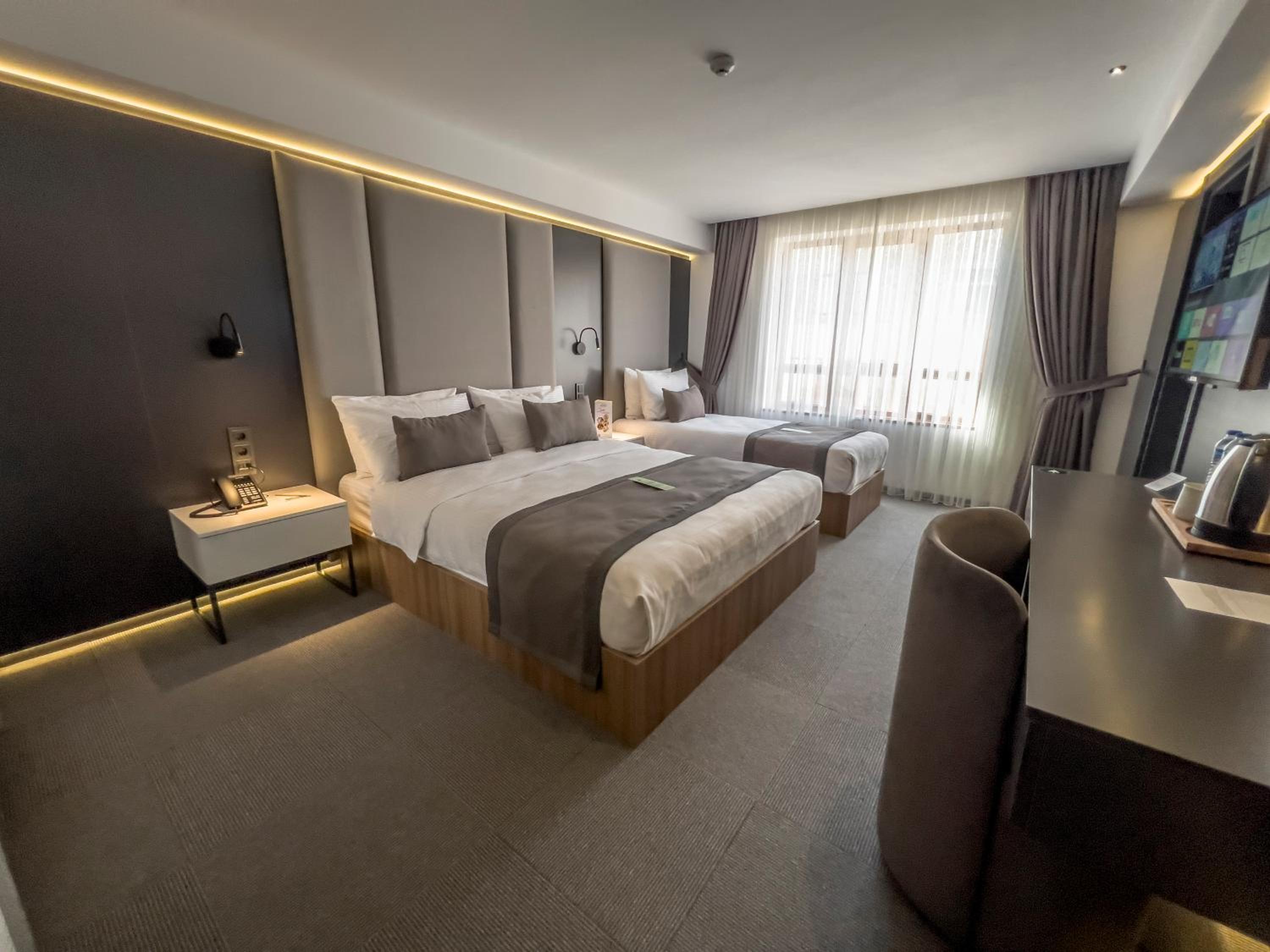 Deluxe Family Room - Photo 1