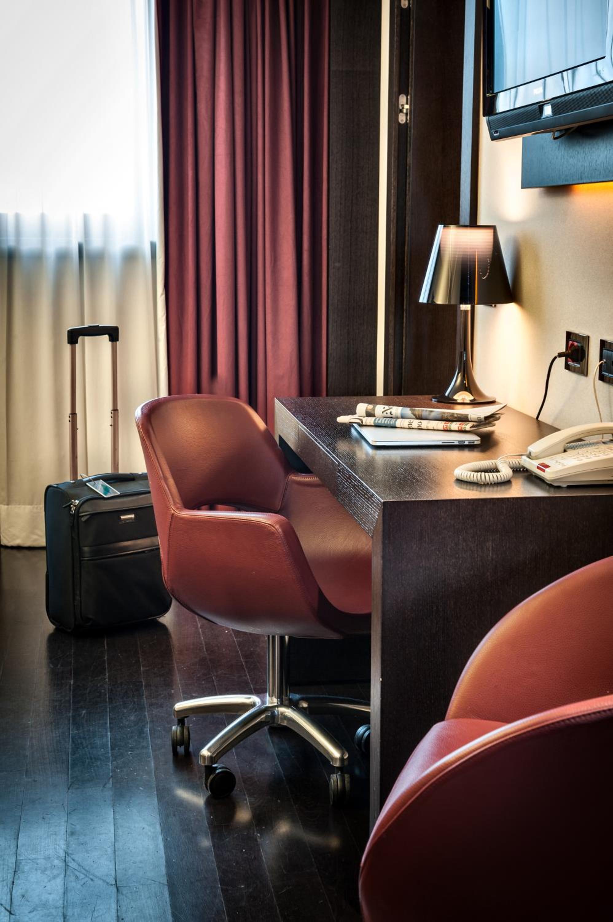Standard Room with Two Single Beds - Accessible