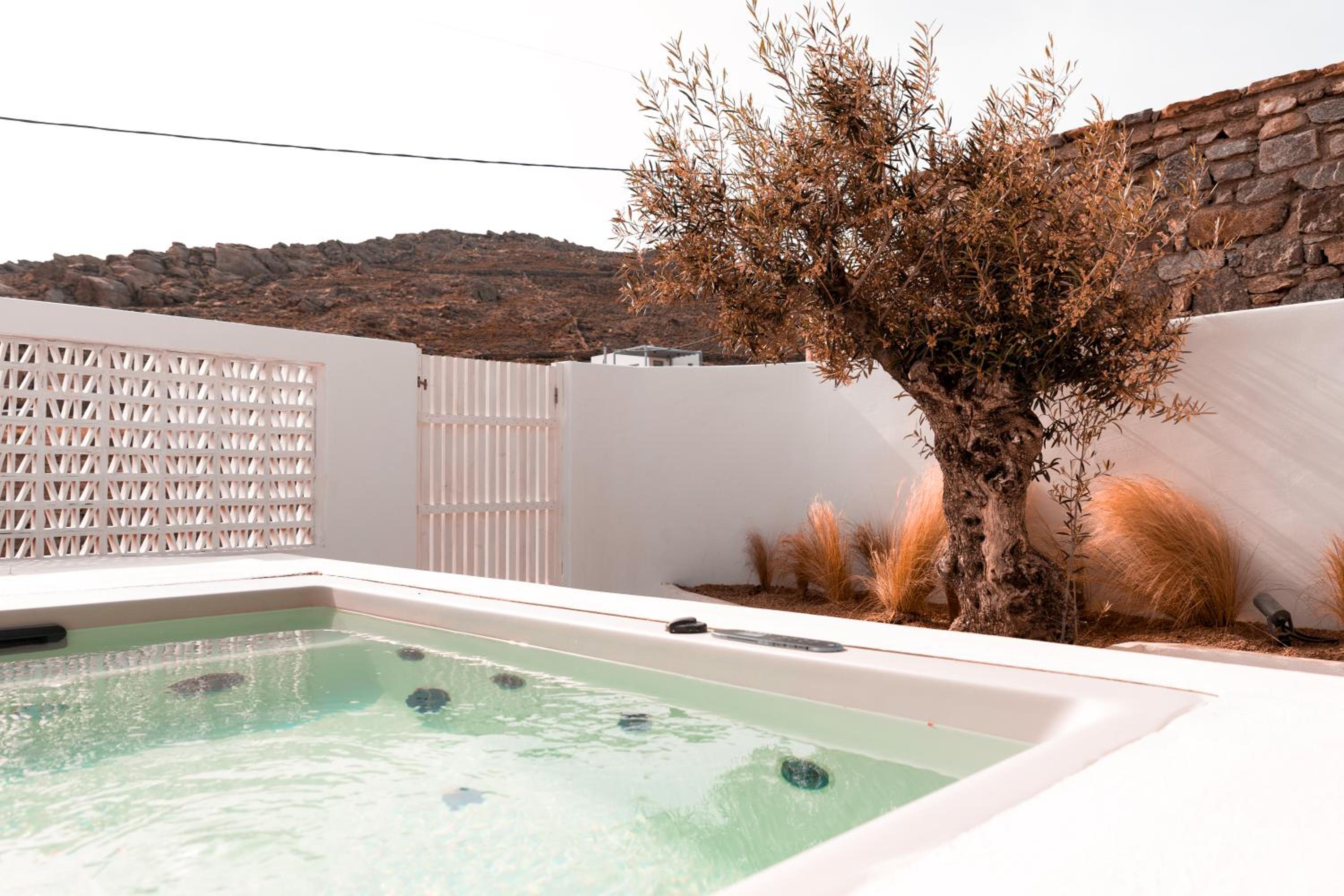Honeymoon Suite with Outdoor Hot Tub - Photo 8