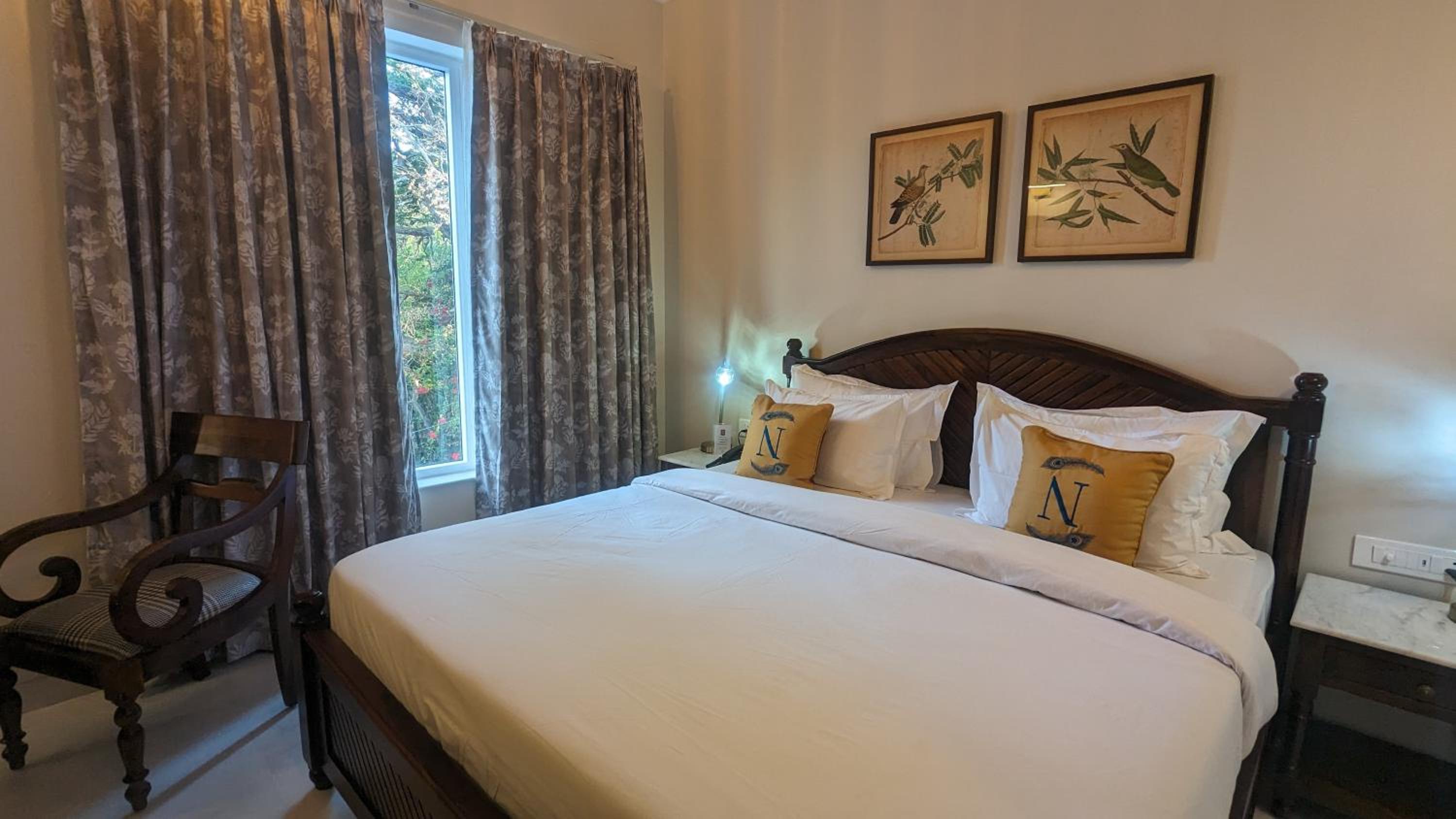 Deluxe Room - Photo 5