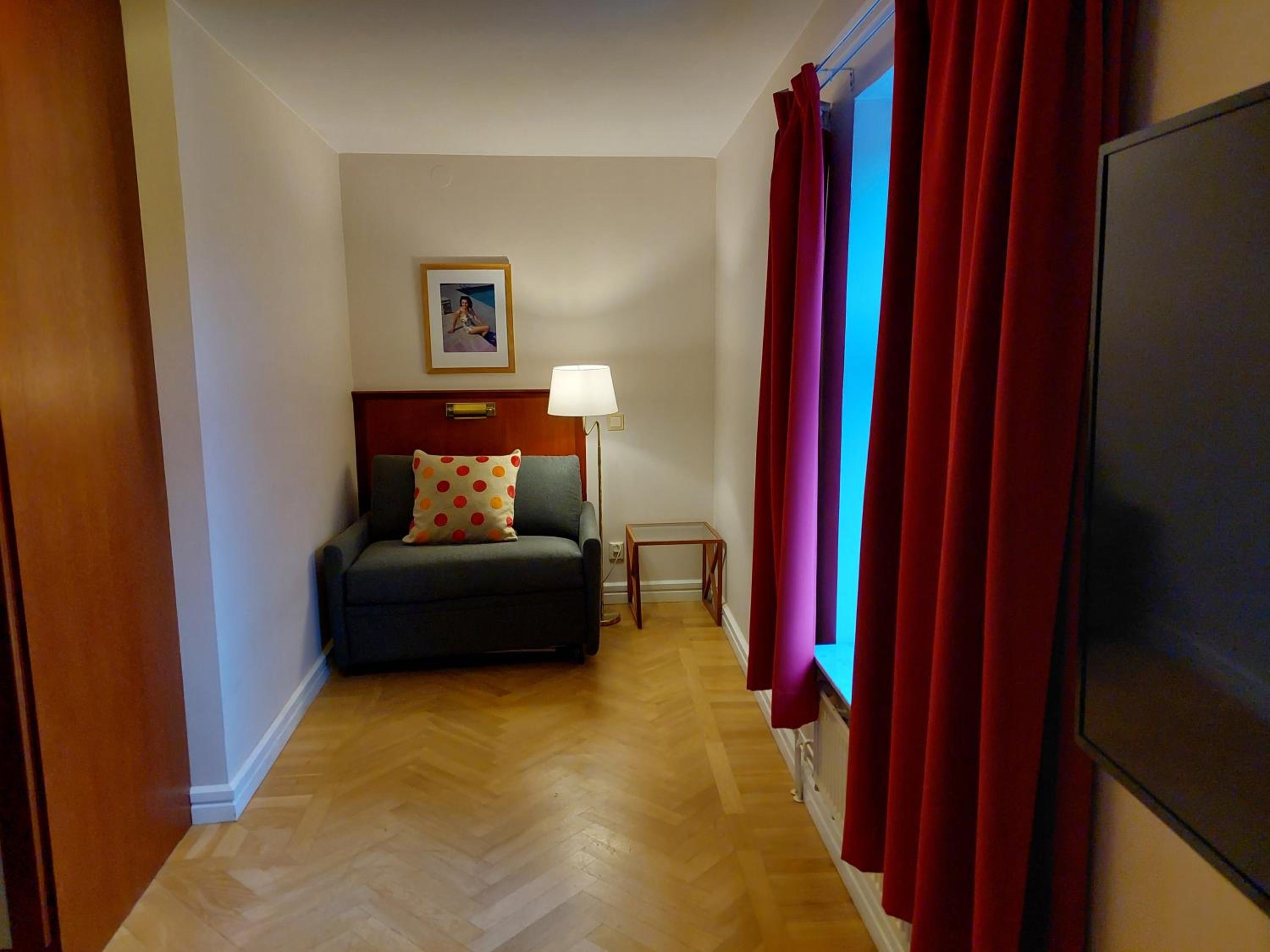 Deluxe Room - Photo 4