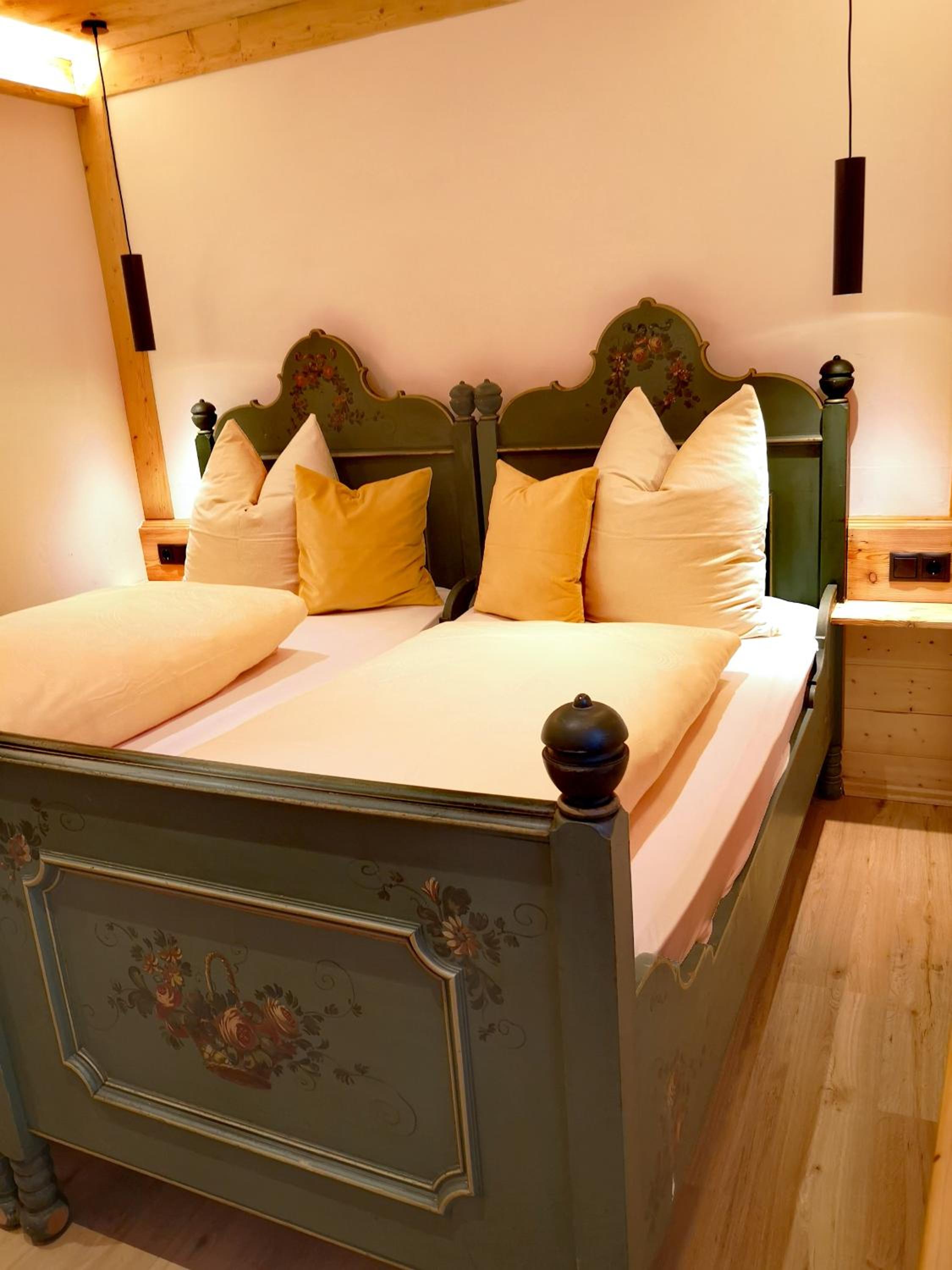 Deluxe One-Bedroom Apartment with City View photo 2