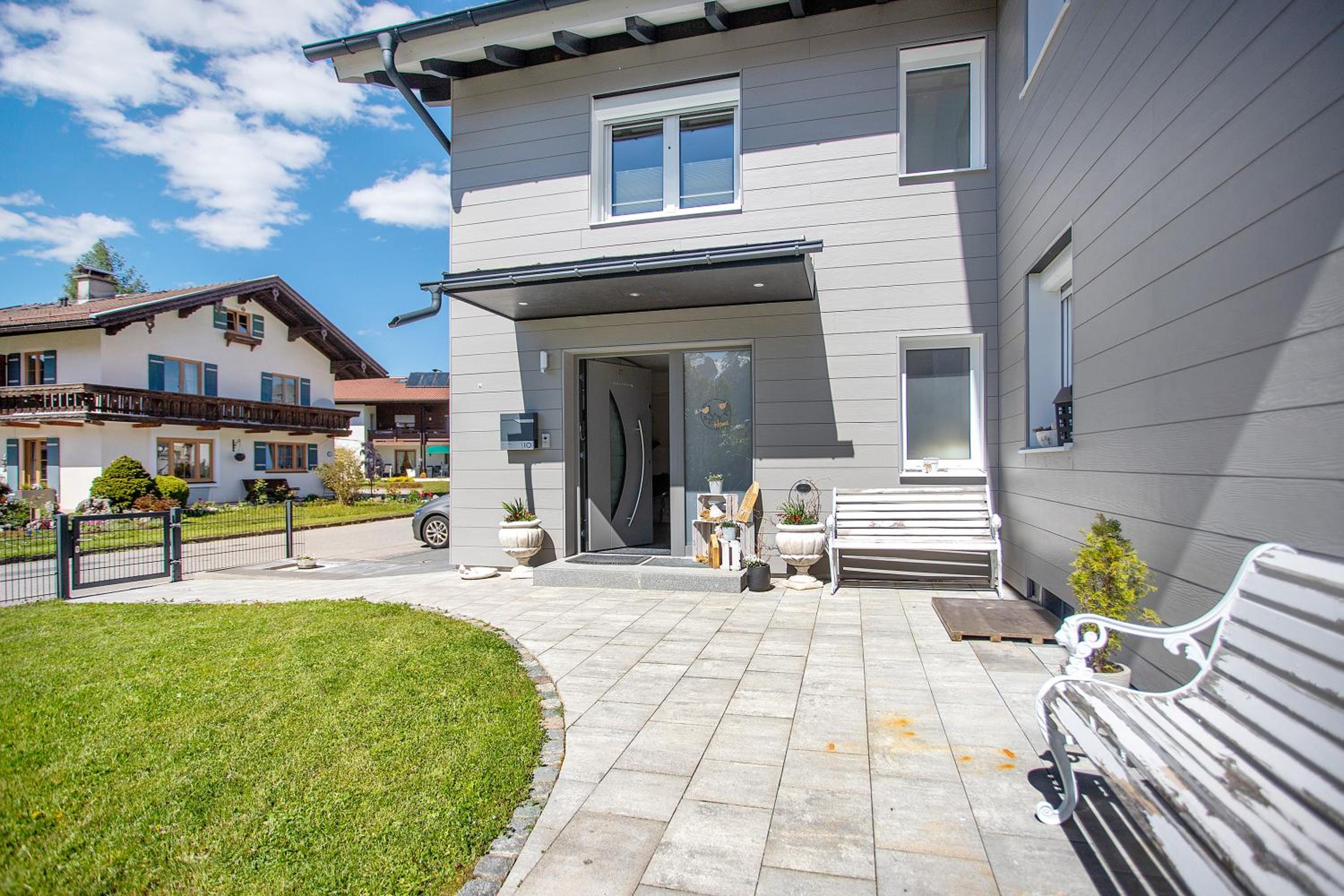 Two-Bedroom Deluxe Apartment with Garden View photo 2