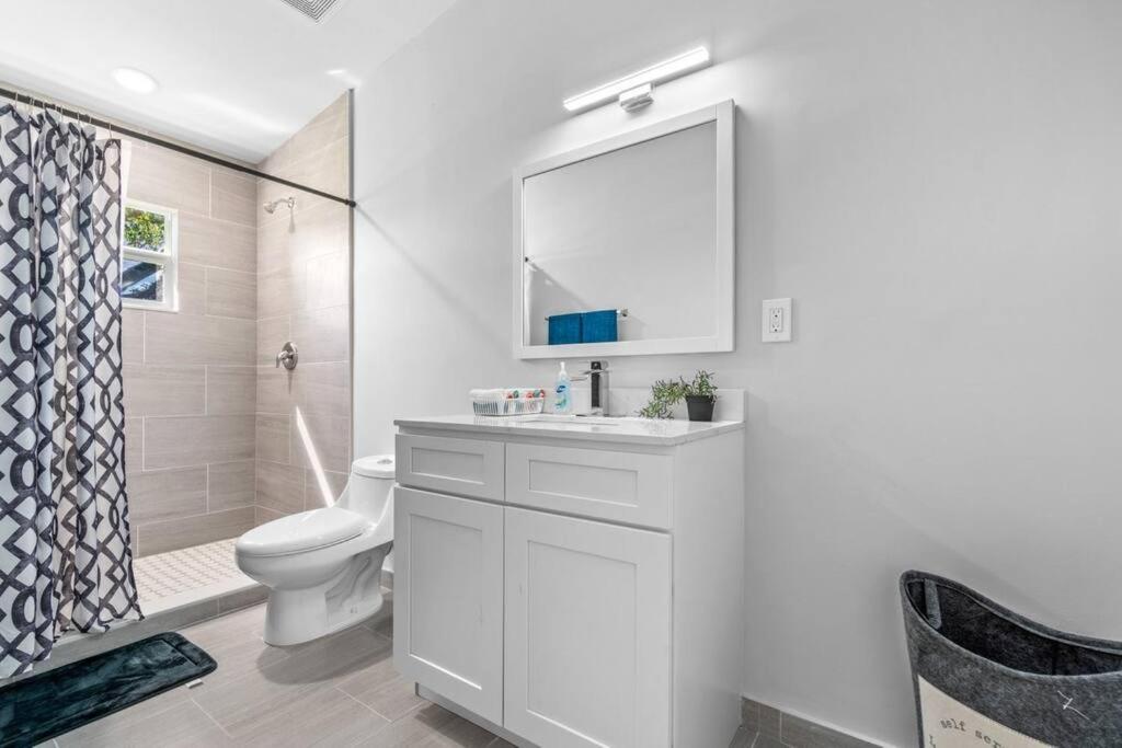 Three-Bedroom House photo 2
